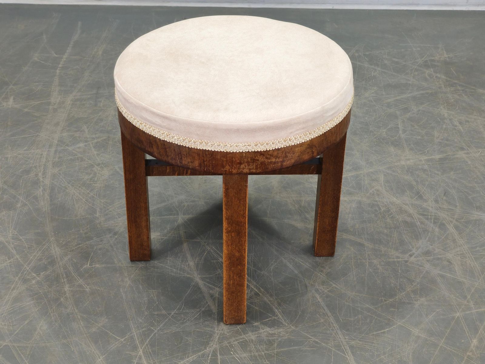 Tabouret Art Déco en placage de noyer, Tchécoslovaquie, années 1930 photo furniture