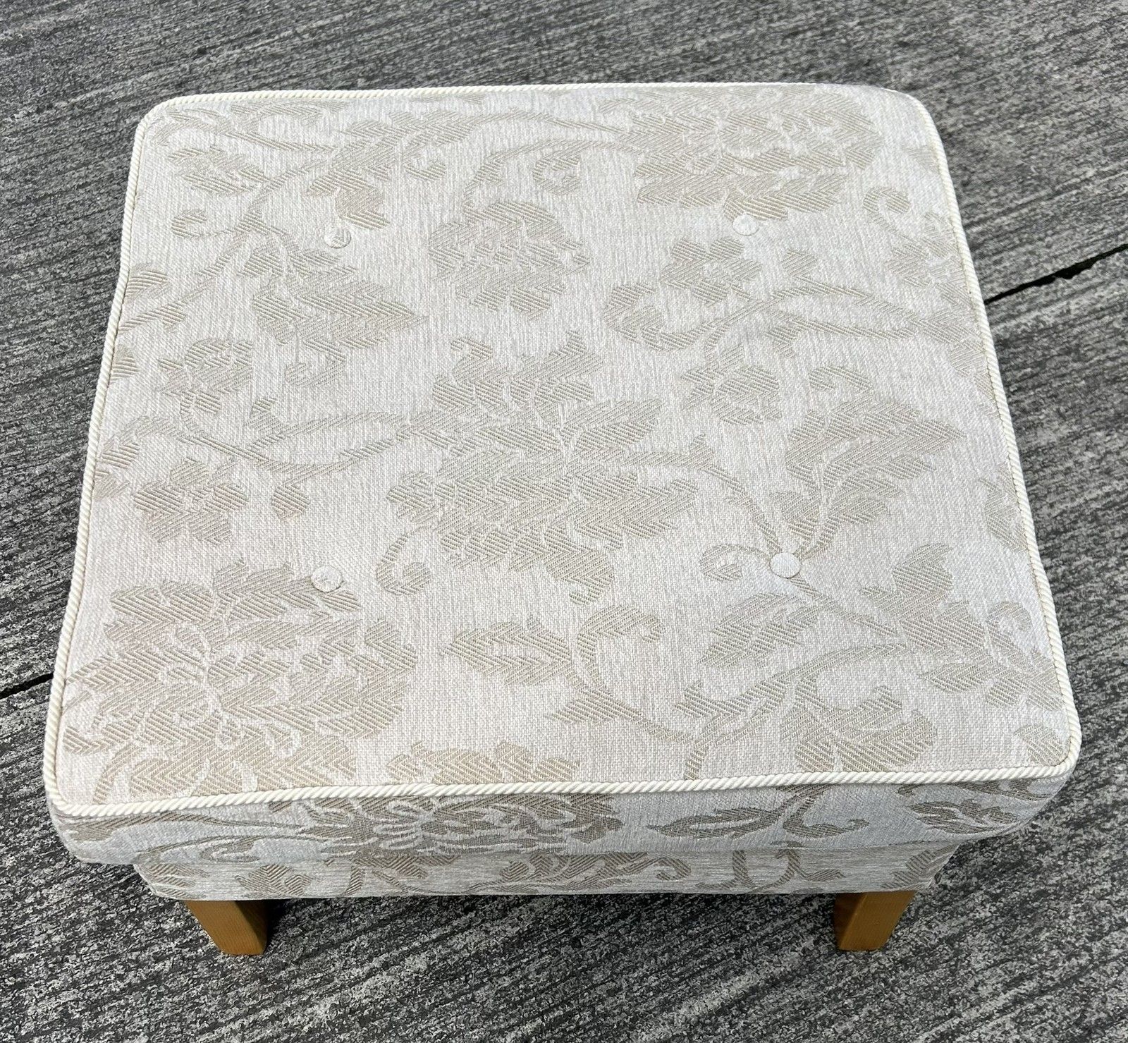 Ercol Palma Premier Footstool Pouffe In Pavina Beige Fabric photo vintage