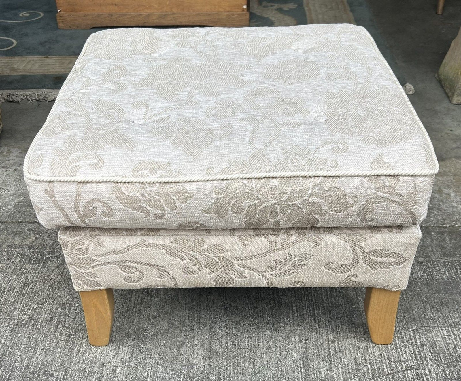 photo vintage Ercol Palma Premier Footstool Pouffe In Pavina Beige Fabric