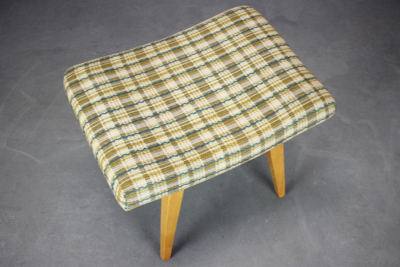 Mid-Century beklede kruk of voetenbank, Tsjecho-Slowakije, jaren 1970 photo furniture