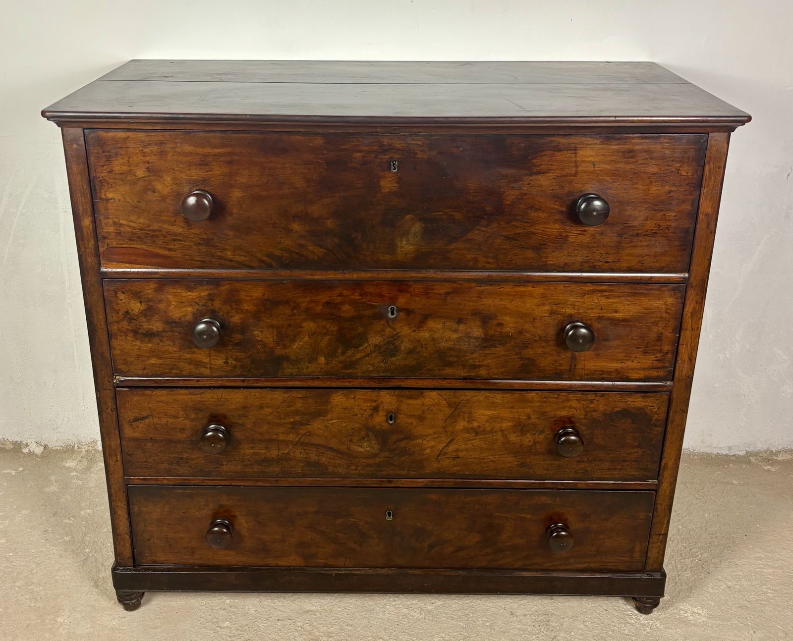 19e-eeuwse Spaans-koloniale walnoten secretaire met klaptafel photo furniture