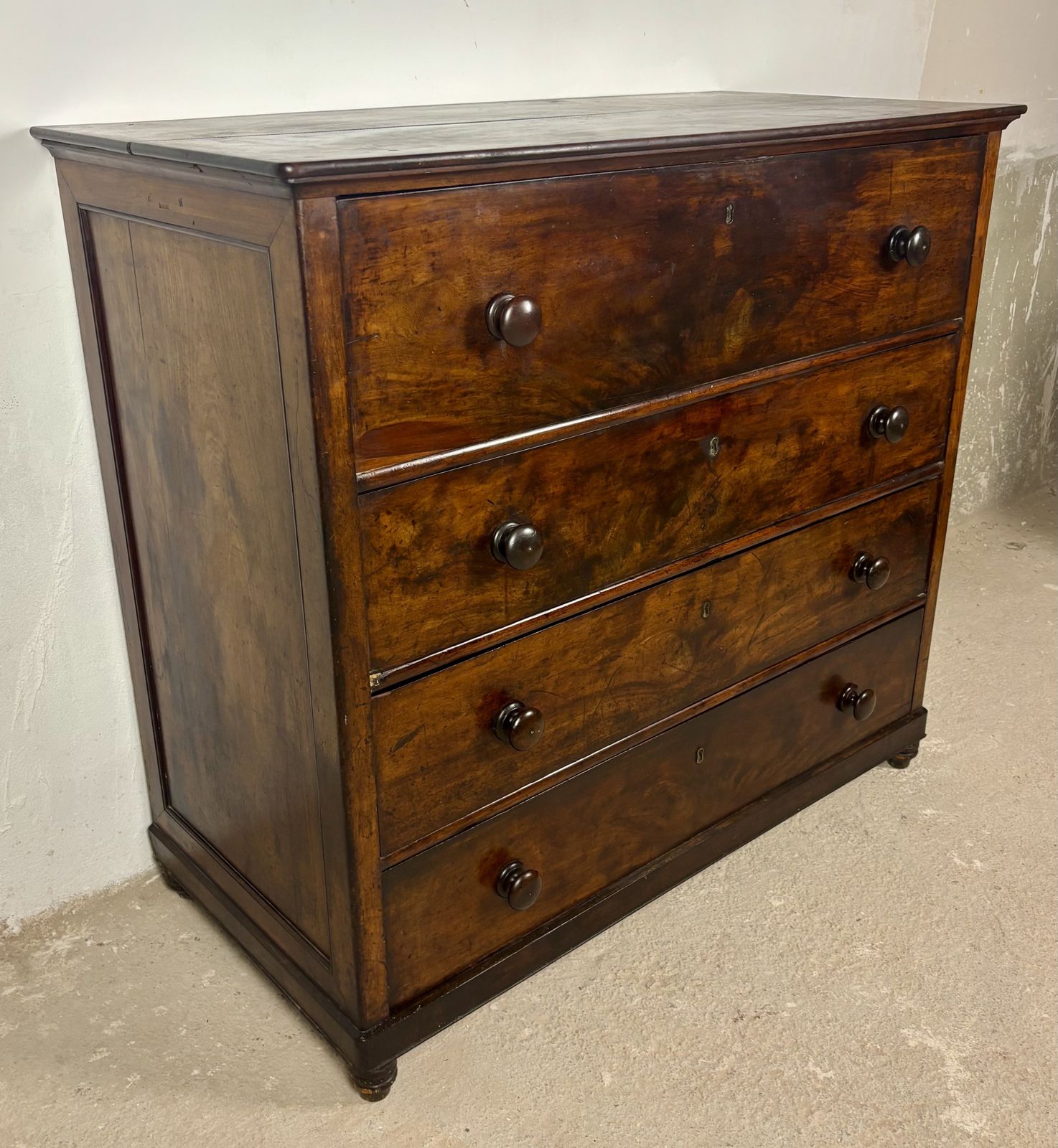 19e-eeuwse Spaans-koloniale walnoten secretaire met klaptafel photo 3660.0