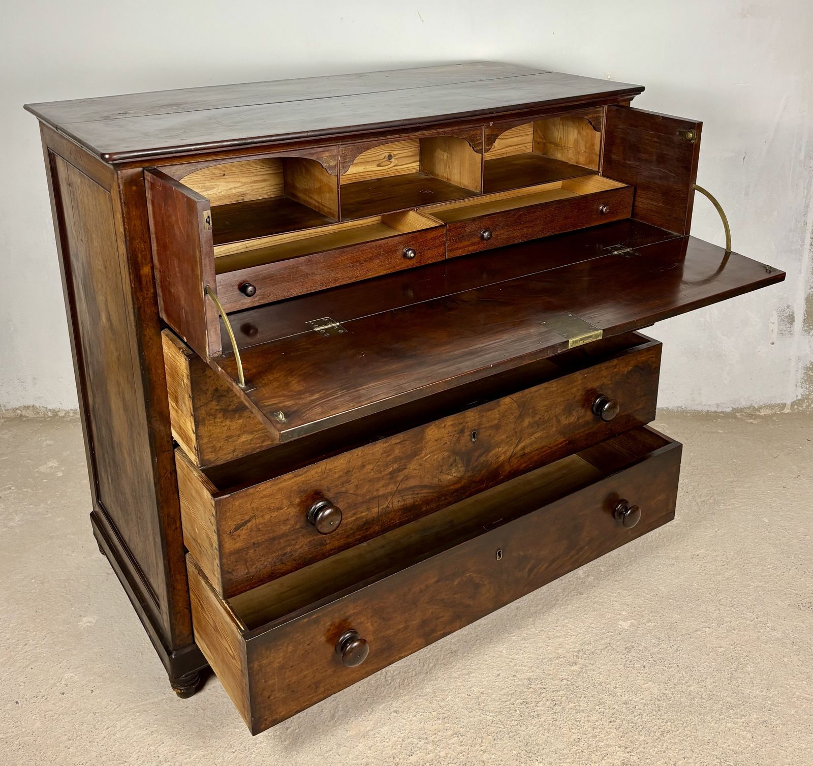 photo for sale 19e-eeuwse Spaans-koloniale walnoten secretaire met klaptafel