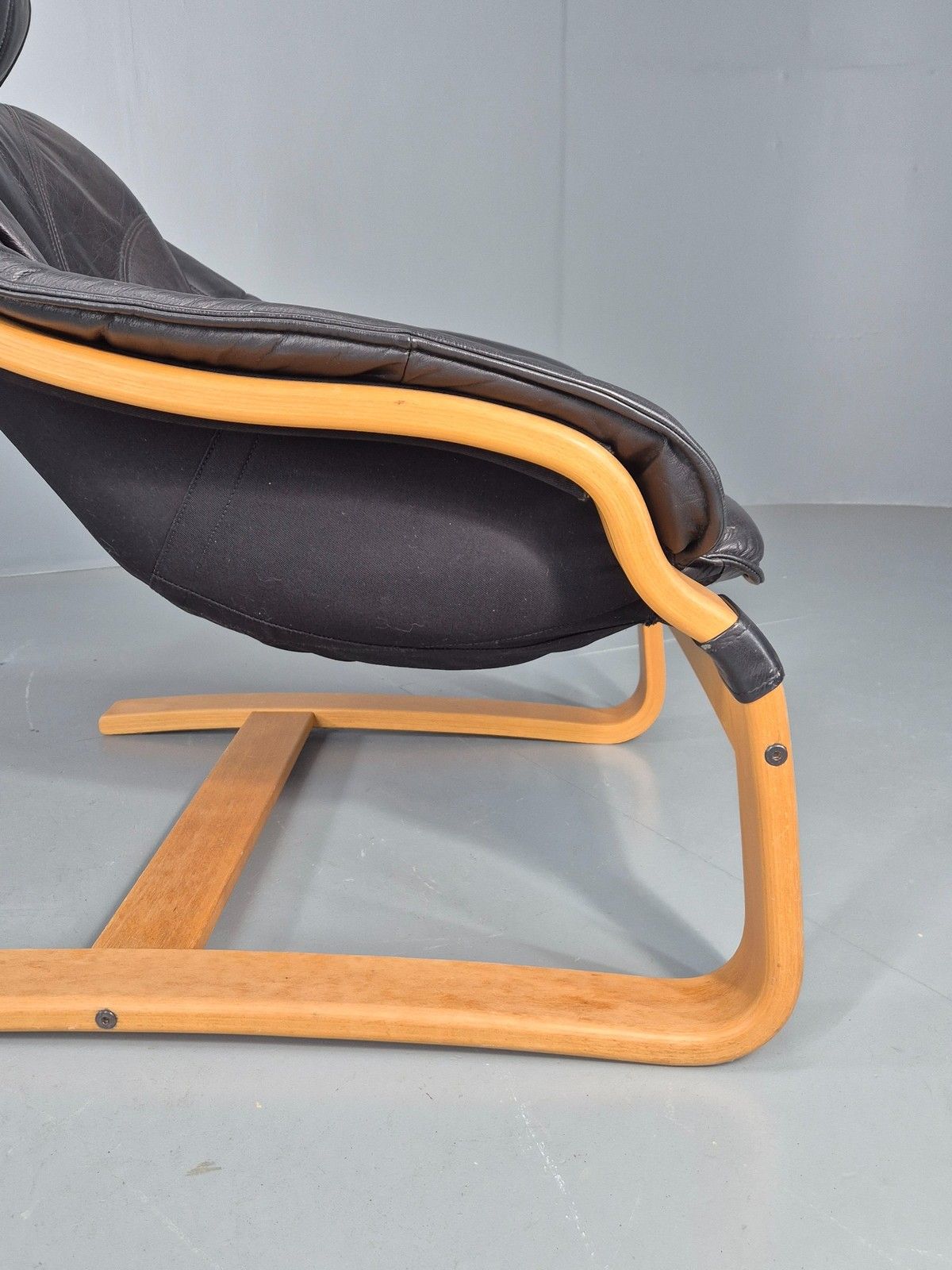 photo furniture Vintage 1970s Leather Lounge Chair Bentwood Frame Danish Retro Mcm Eb08277