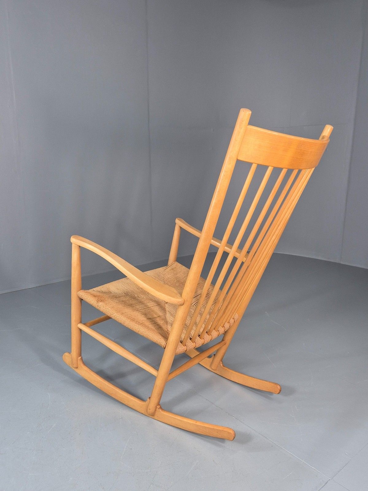 325.0 Vintage Wegner Rocking Chair J16 Model For Fredericia C1944 Mcm Retro 10991 photo