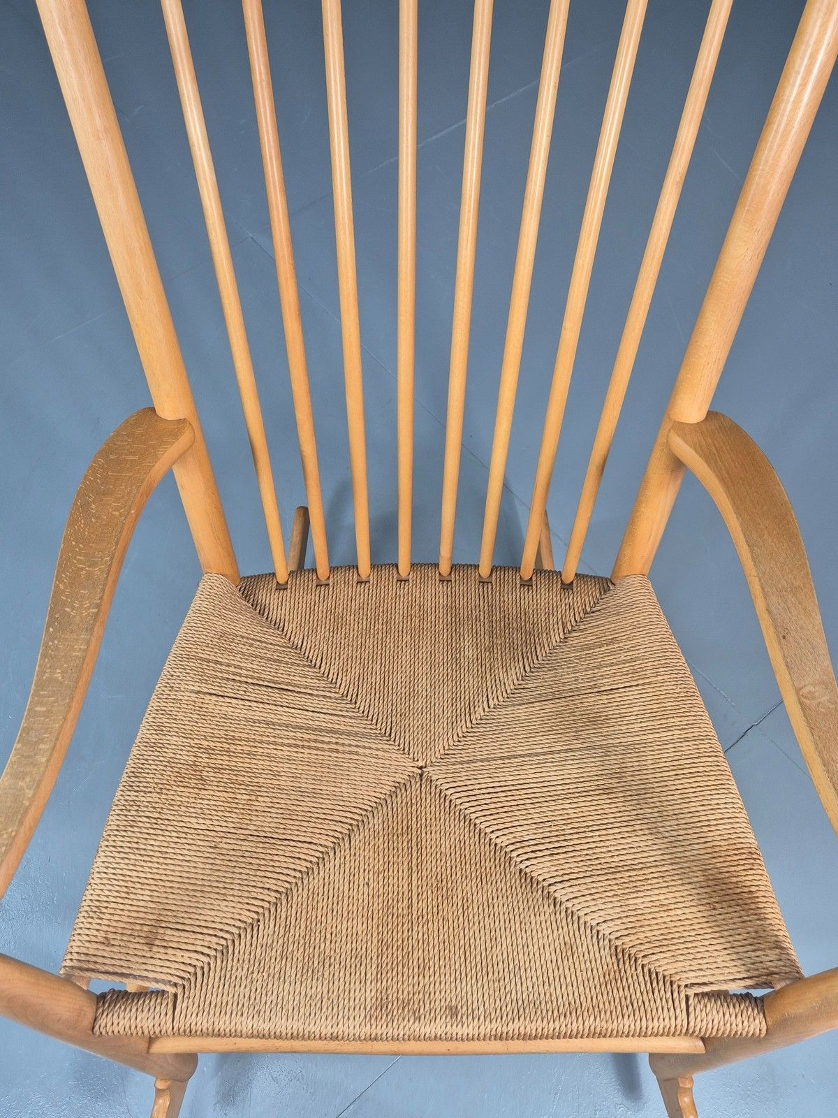 photo vintage Vintage Wegner Rocking Chair J16 Model For Fredericia C1944 Mcm Retro 10991