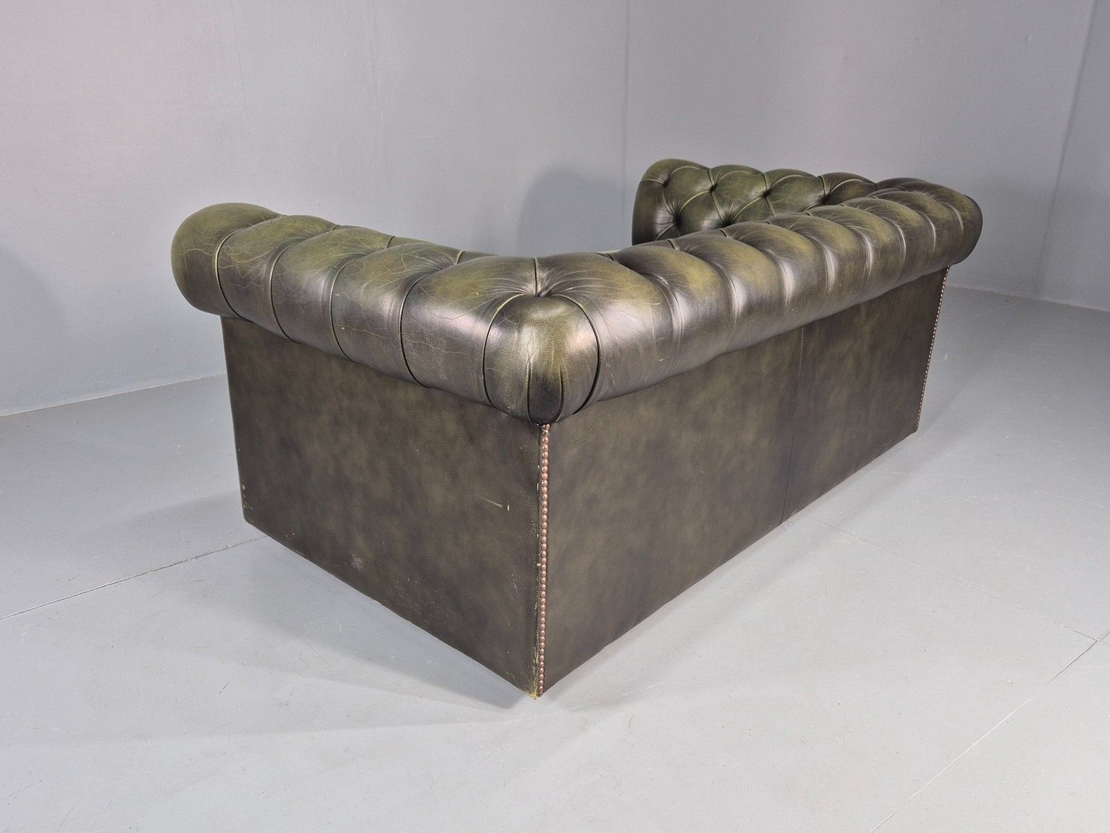 photo buy Vintage 2 Seater Sofa Green Chesterfield New Cushions Classic  Eb11937