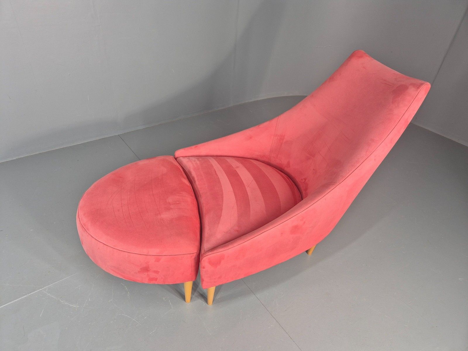 photo vinterior Vintage Silencio Chair And Footstool Pink Velvet Design Richard Ferrer  Eb11943