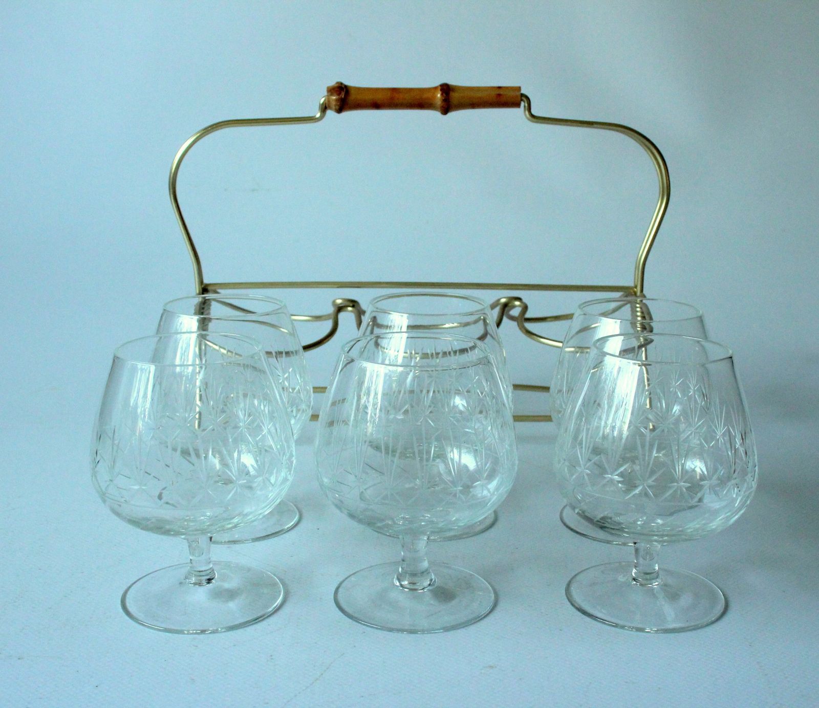 Geslepen cognacglazen in een messing standaard met houten handvat – set van 6 glazen – Vintage – ca. jaren 1950 – Rockabilly photo buy