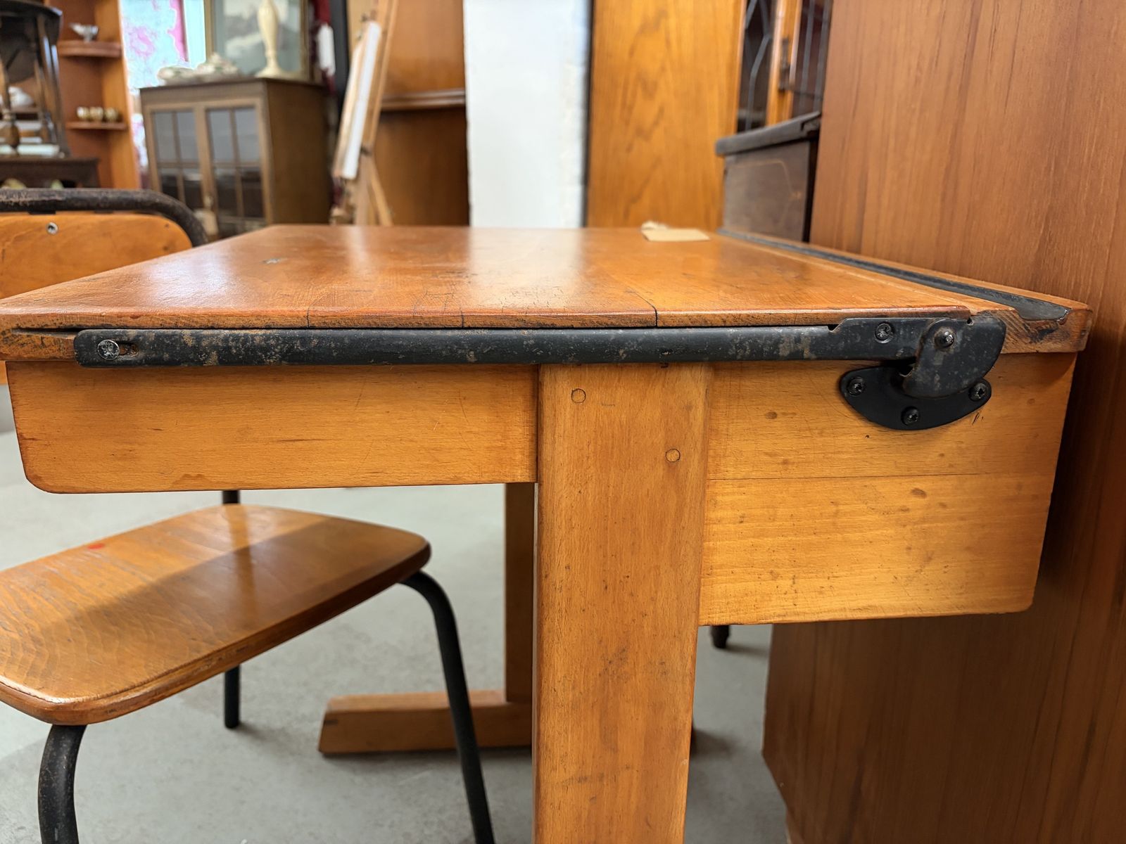 photo vintage Vintage Child’s Single School Desk & Chair