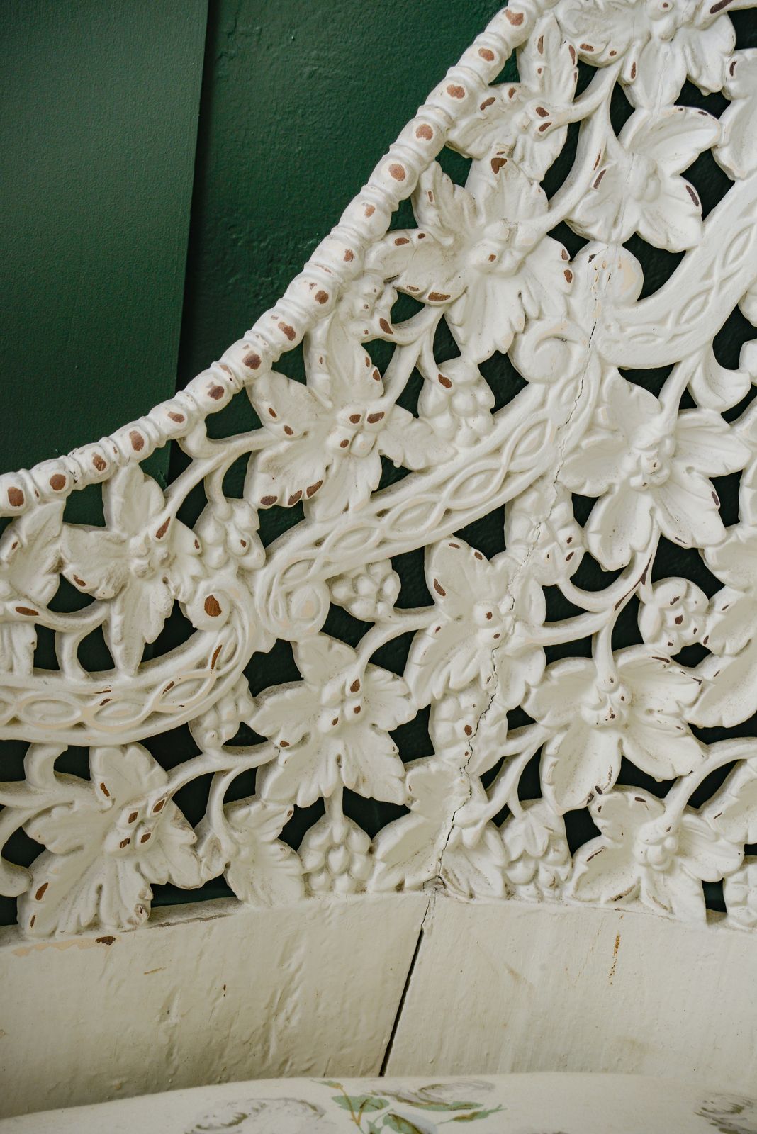 Furniture Victorian Carved Wood Chaise Longue Daybed   Anglo Indian   White photo