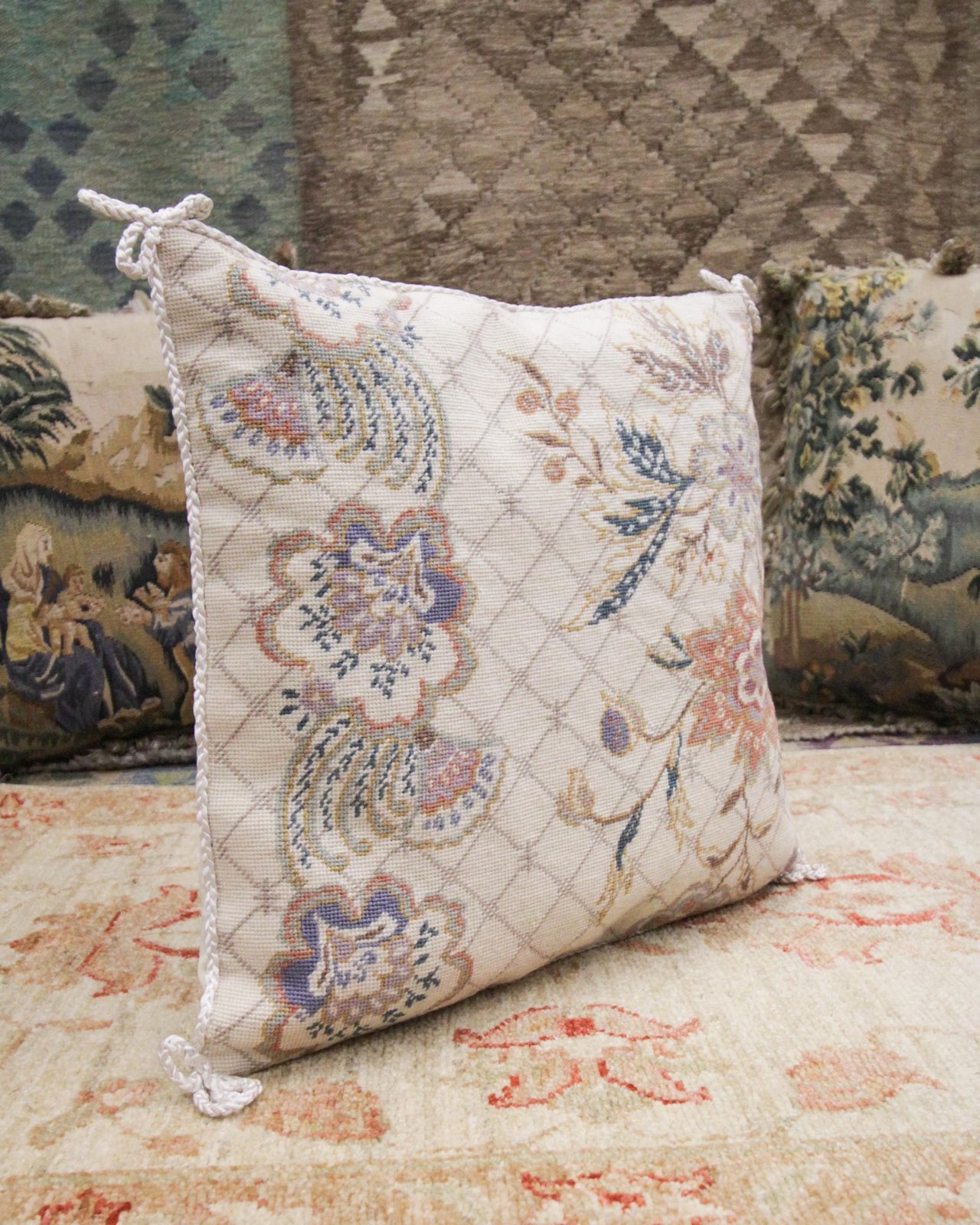 Kussenhoes met bloemmotief, handgeknoopt, needlepoint photo 244.0