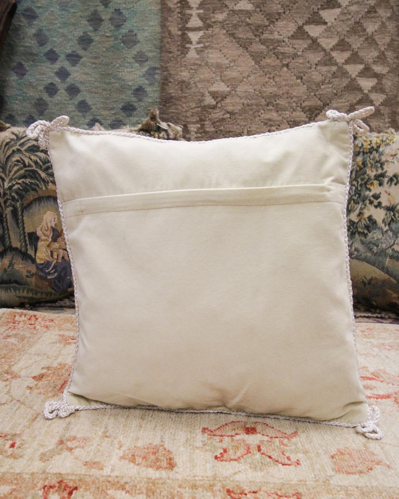 Kussenhoes met bloemmotief, handgeknoopt, needlepoint photo vinterior