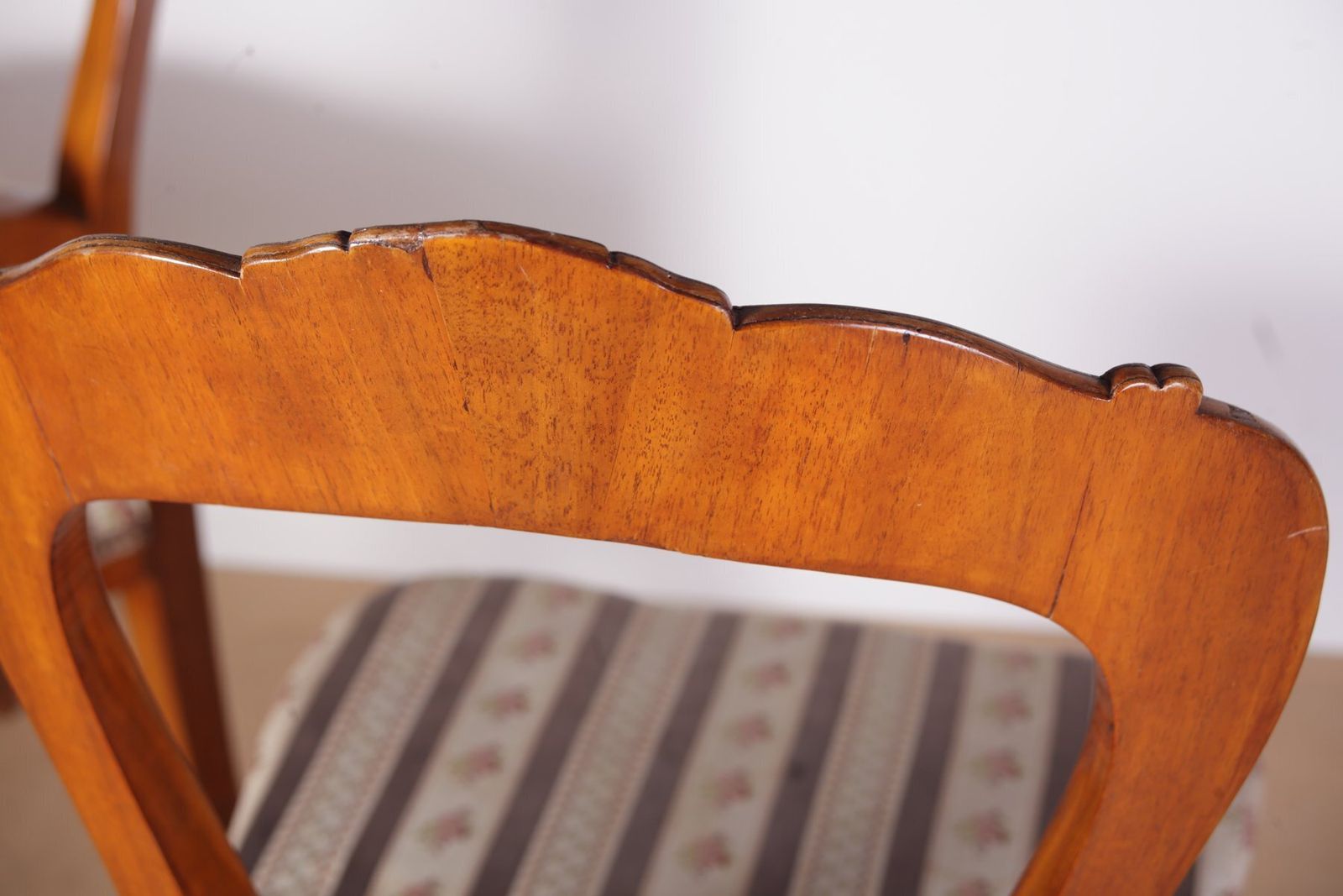 photo vintage Late Biedermeier stoelen in walnoot, jaren 1880, set van 2