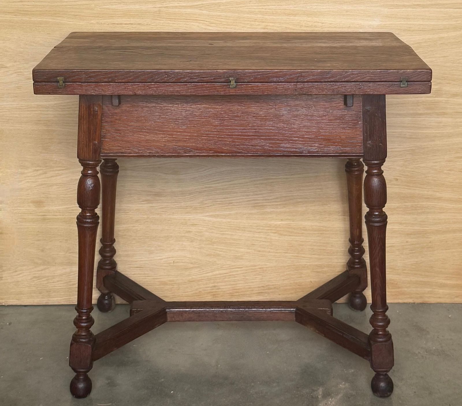Table à abattants d'époque en chêne, deux feuilles rabattables et tiroirs photo furniture