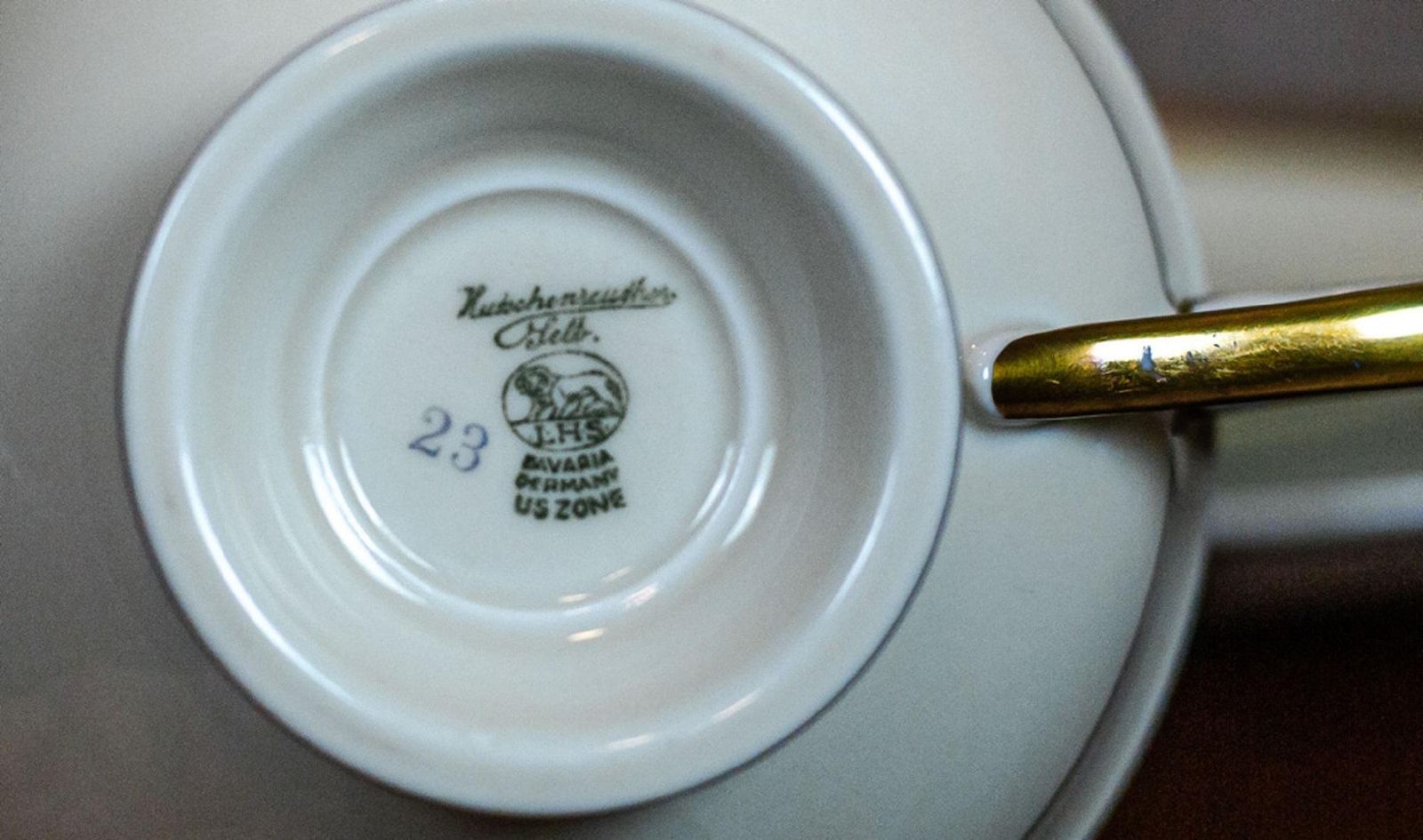 Elegant Hutschenreuther Selb Bavaria Porcelain Tea Cup Set, Mid 20th Century photo 223.0