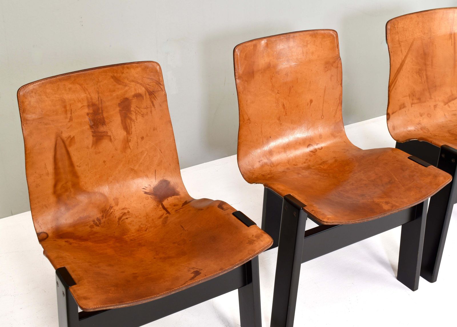 Set Of 4 Mangiarotti For Skipper ‘Tre 3’ Dining Chairs In Cognac Leather   1978 photo vinterior