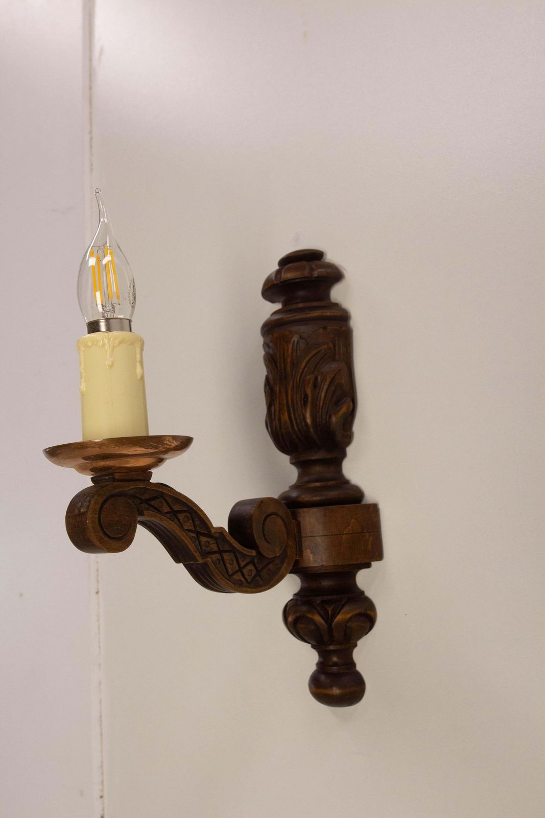 Paar beukenhout & koper halve baluster wandlampen, Spaans, ca. 1970 photo vintage