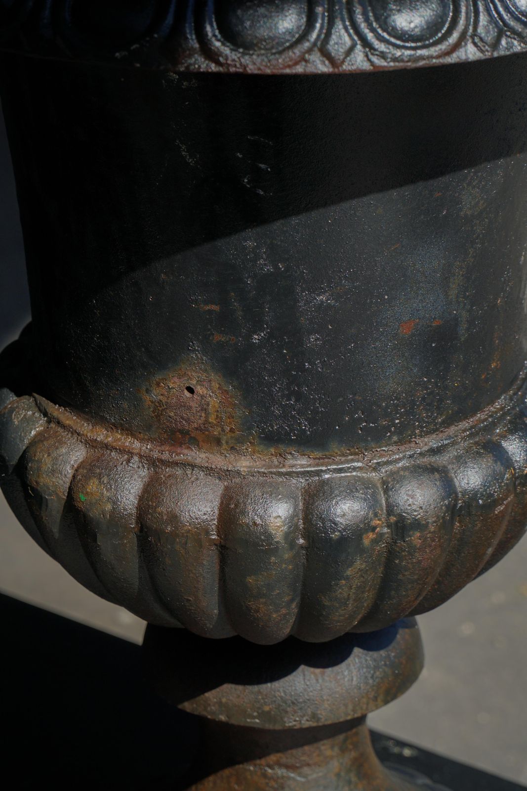 Decorative Cast Iron Garden Urn / Jardinière, French Neoclassical Design, 1950s photo vinterior