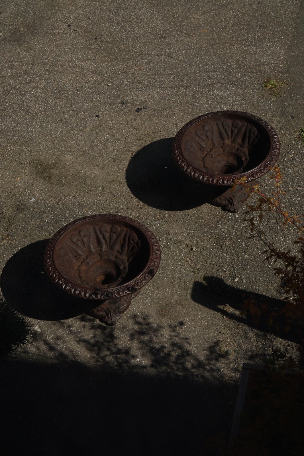 Pair Of Antique Neoclassical Cast Iron Garden Urns / Vases, French, 1900s photo vinterior