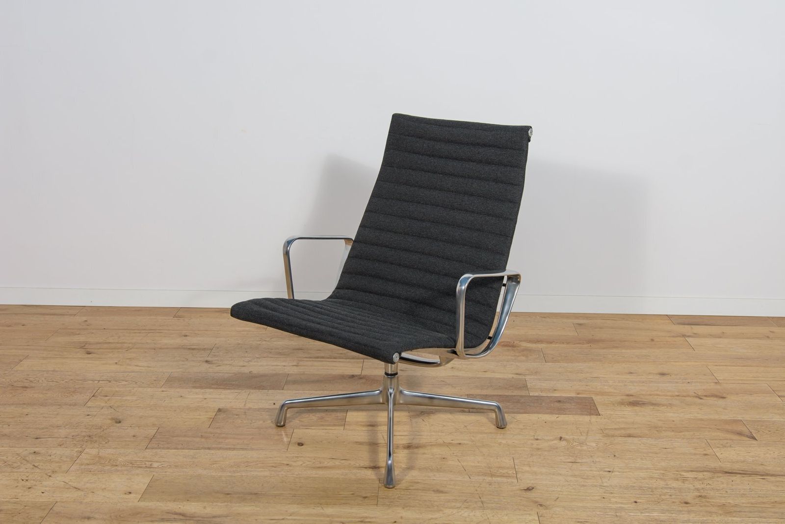 Ea124 Lounge Chair By Charles & Ray Eames For Herman Miller, United States, 1980s