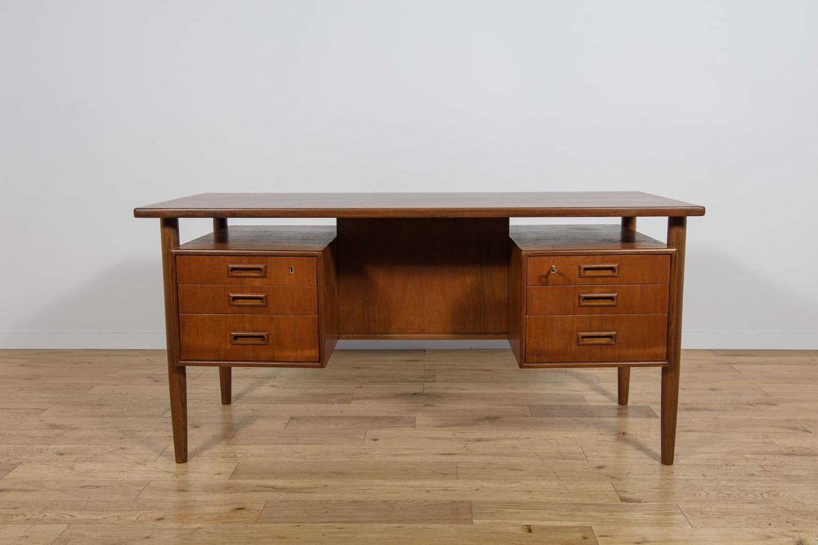 Mid Century Freestanding Teak Desk By Arne Vodder For Sibast, 1960s photo Furniture