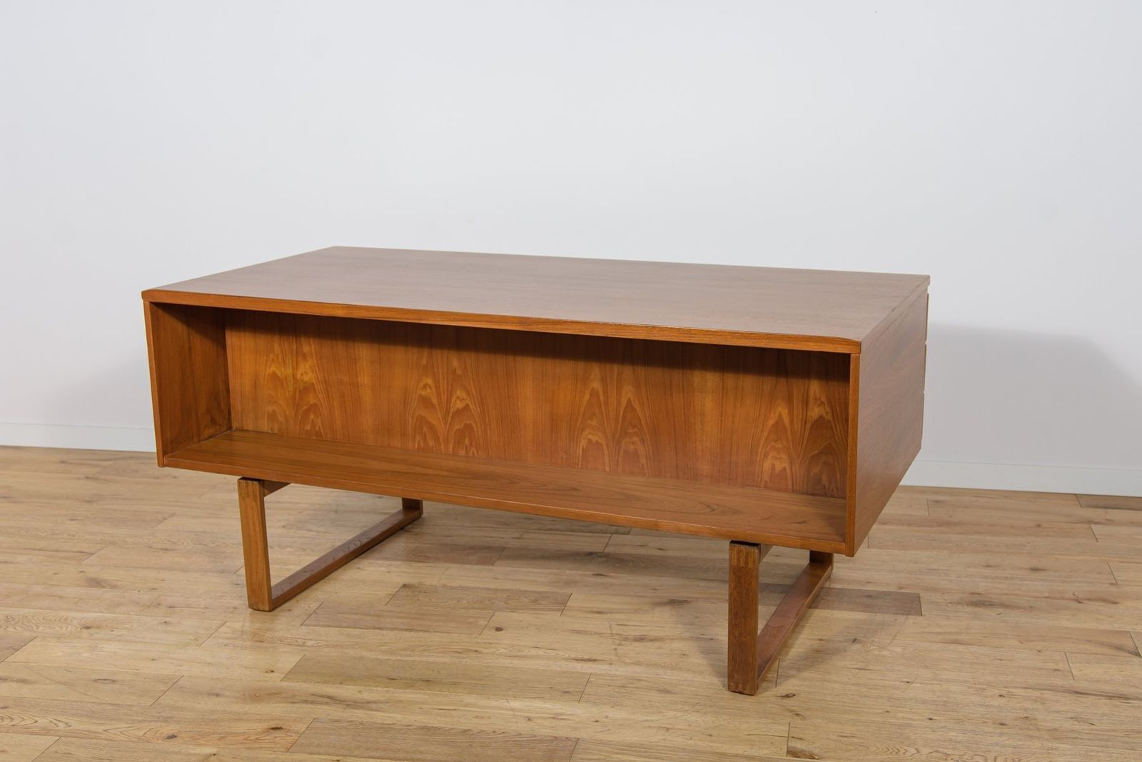 Mid Century Teak Freestanding Desk By Torben Valeur & Henning Jensen For Dyrlund, Denmark, 1960s photo 3108.0