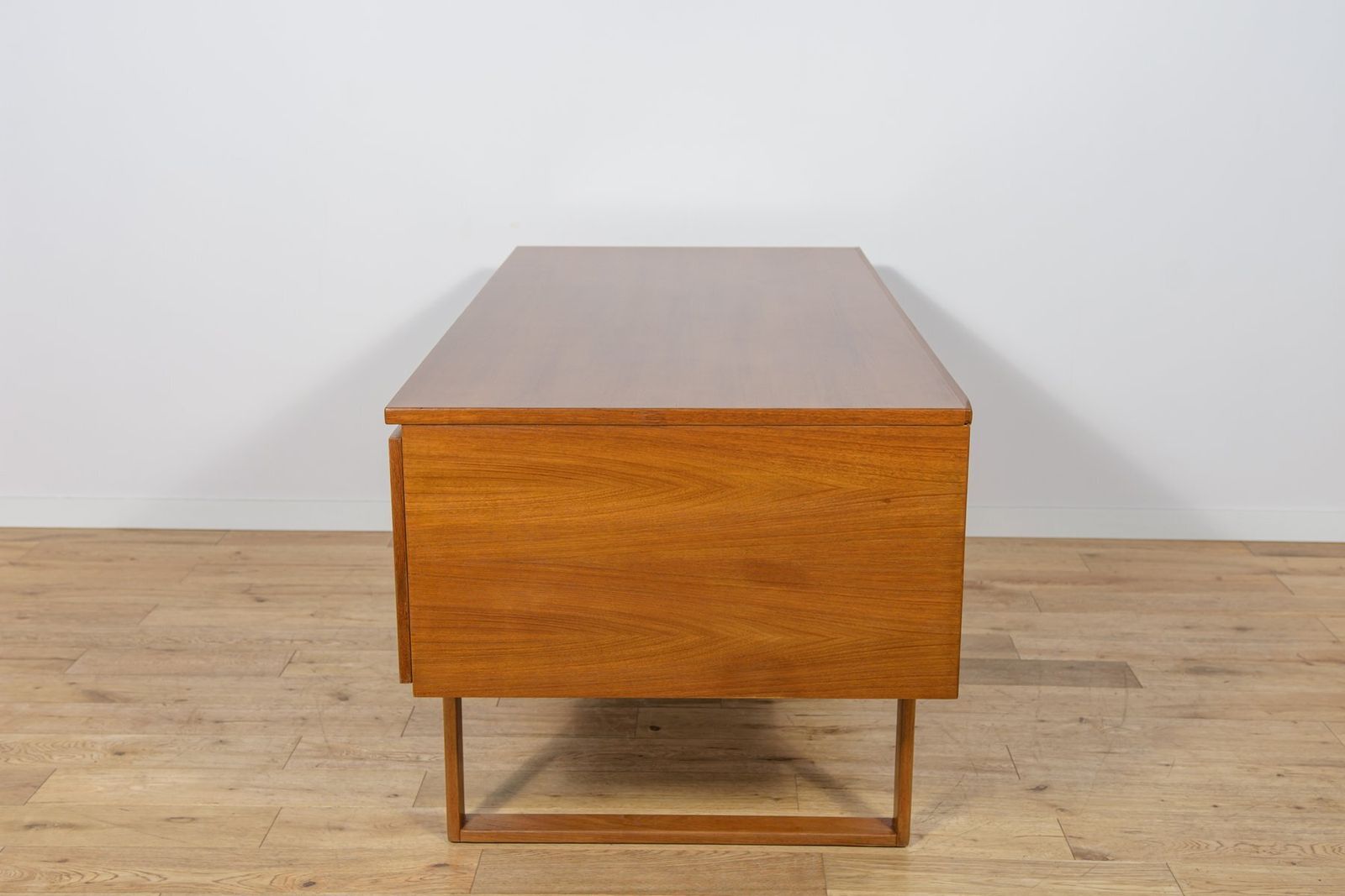 Mid Century Teak Freestanding Desk By Torben Valeur & Henning Jensen For Dyrlund, Denmark, 1960s photo vintage