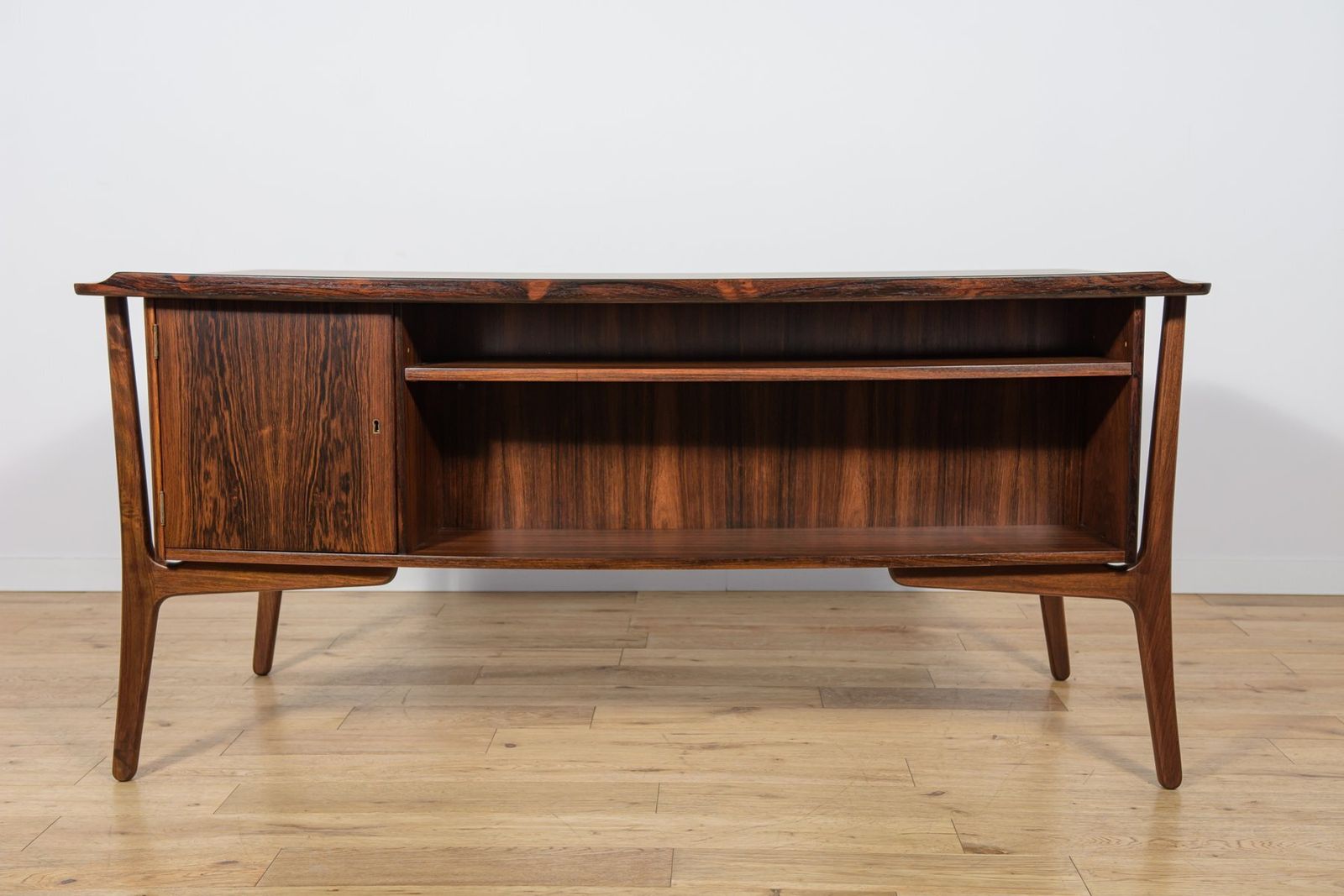 Mid Century Modern Danish Rosewood Desk By Svend åge Madsen For H.P. Hansen, Denmark, 1960s photo vintage