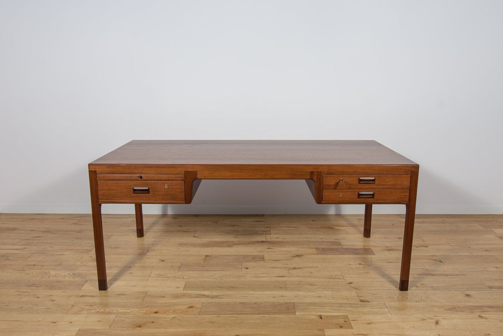 Mid Century Teak Desk By Ejner Larsen & Aksel Bender Madsen For Willy Beck, Denmark, 1950s photo Furniture