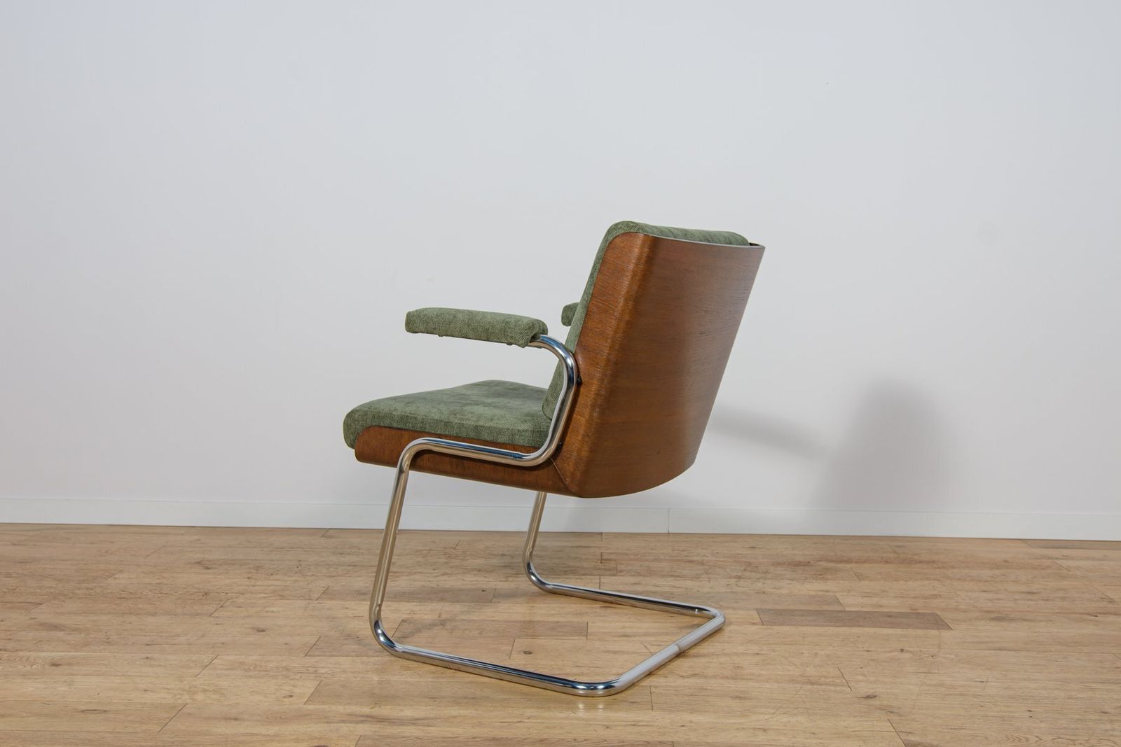 photo furniture Chrome And Teak Chairs From Gordon Russell, United Knigdom, 1970s, Set Of 6