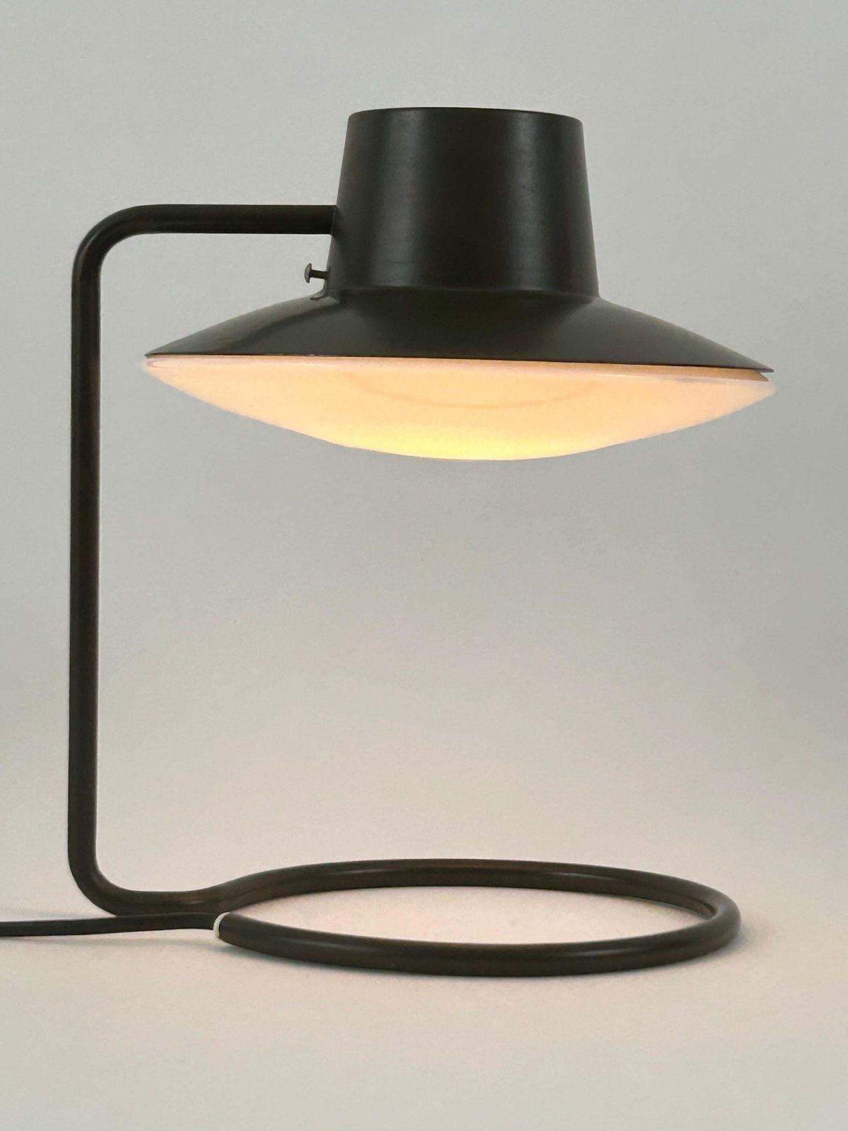 7399.0 Early Dark Brown Oxford Table Lamp By Arne Jacobsen For Louis Poulsen 1960s photo