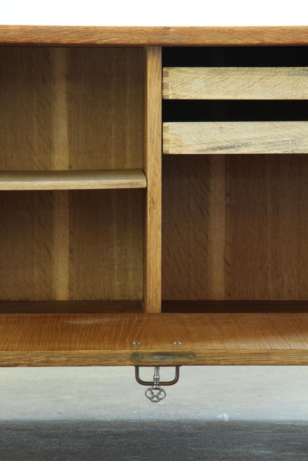 photo for sale Deens Brutalist Eiken Kast, Toegeschreven Aan Henning Kjærnulf, Denemarken, Ca. Jaren 1960