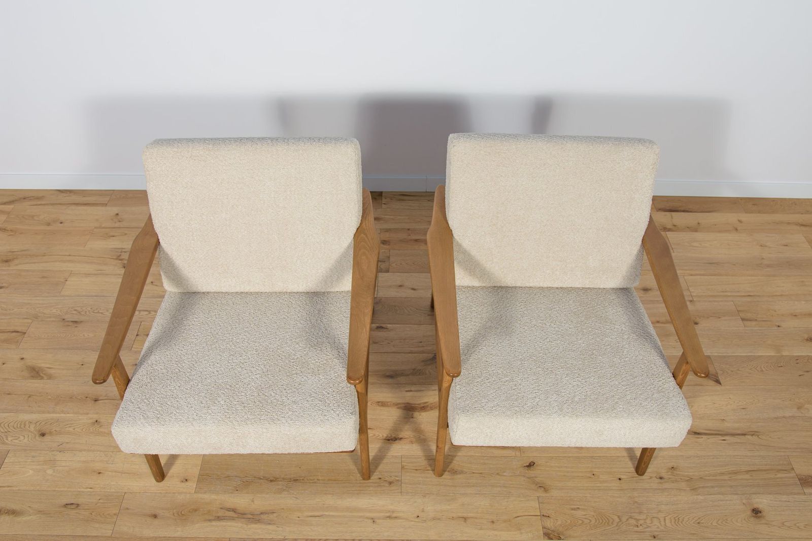 Mid Century Modern Polish Model 5825 Chairs, 1960s, Set Of 2 photo vinterior