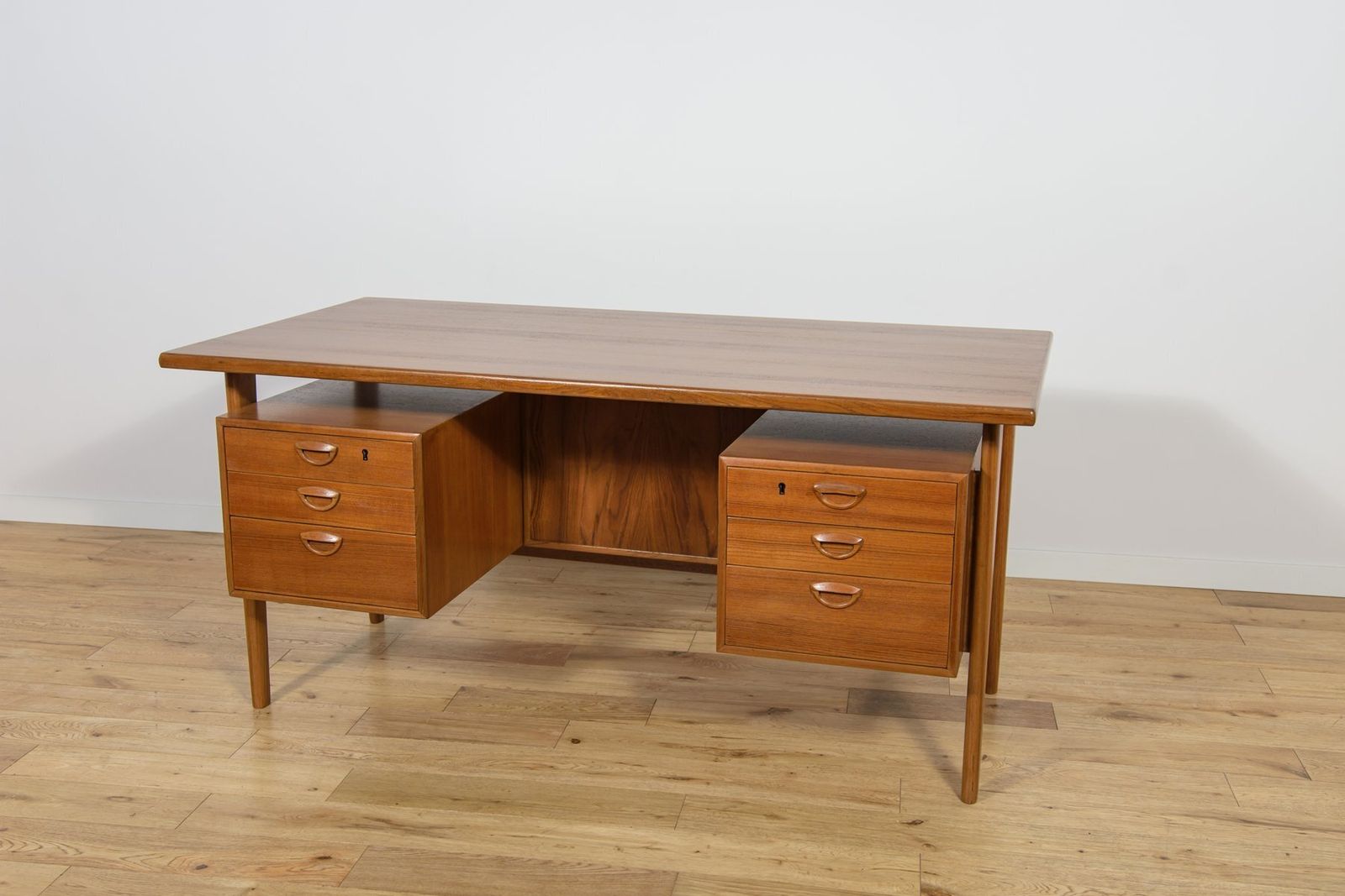 Mid Century Modern Freestanding Teak Desk By Kai Kristiansen For Feldballes Møbelfabrik, 1960s
