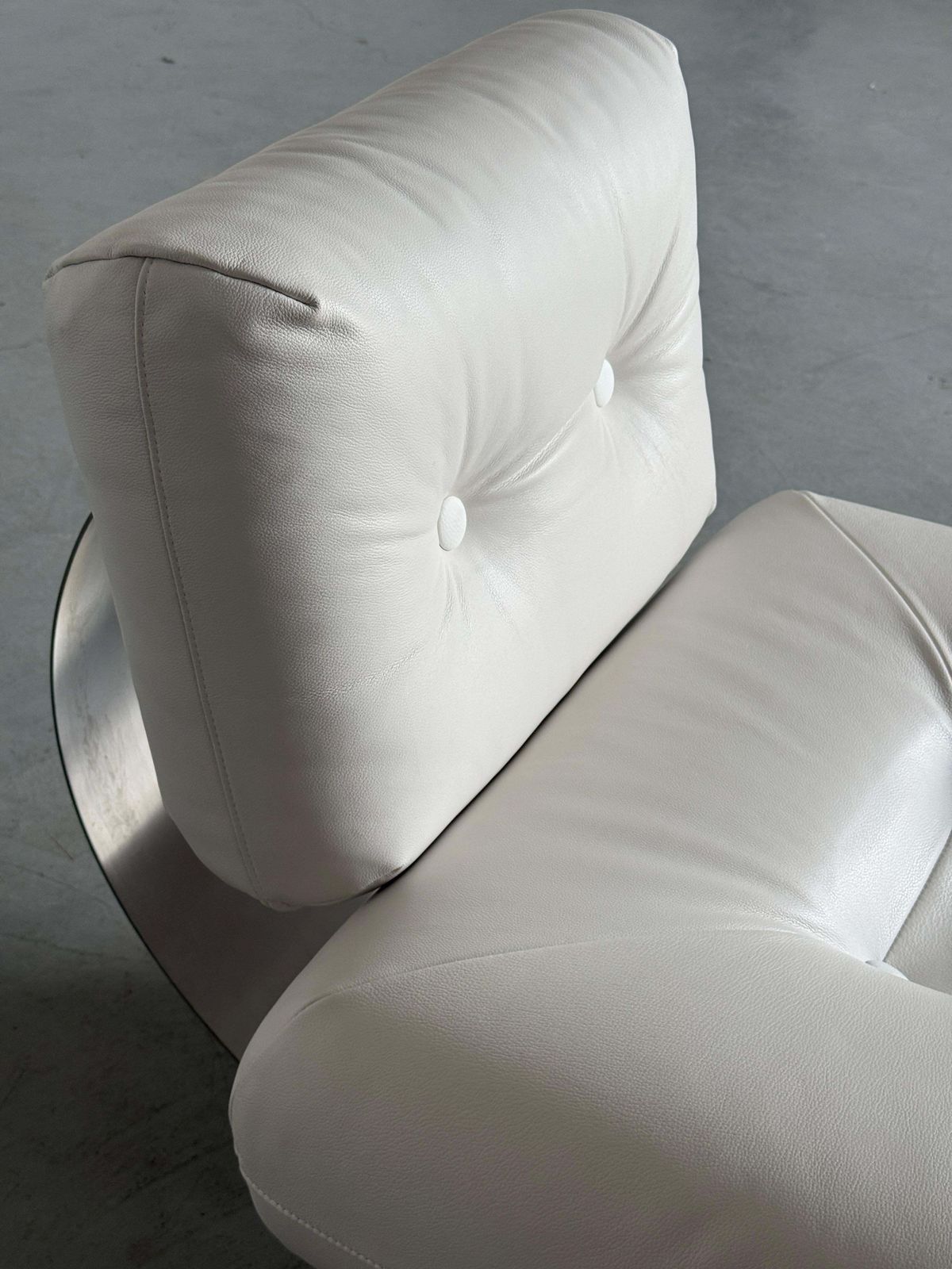 Oscar Niemeyer ‘Alta’ Lounge Chair & Ottoman photo vintage
