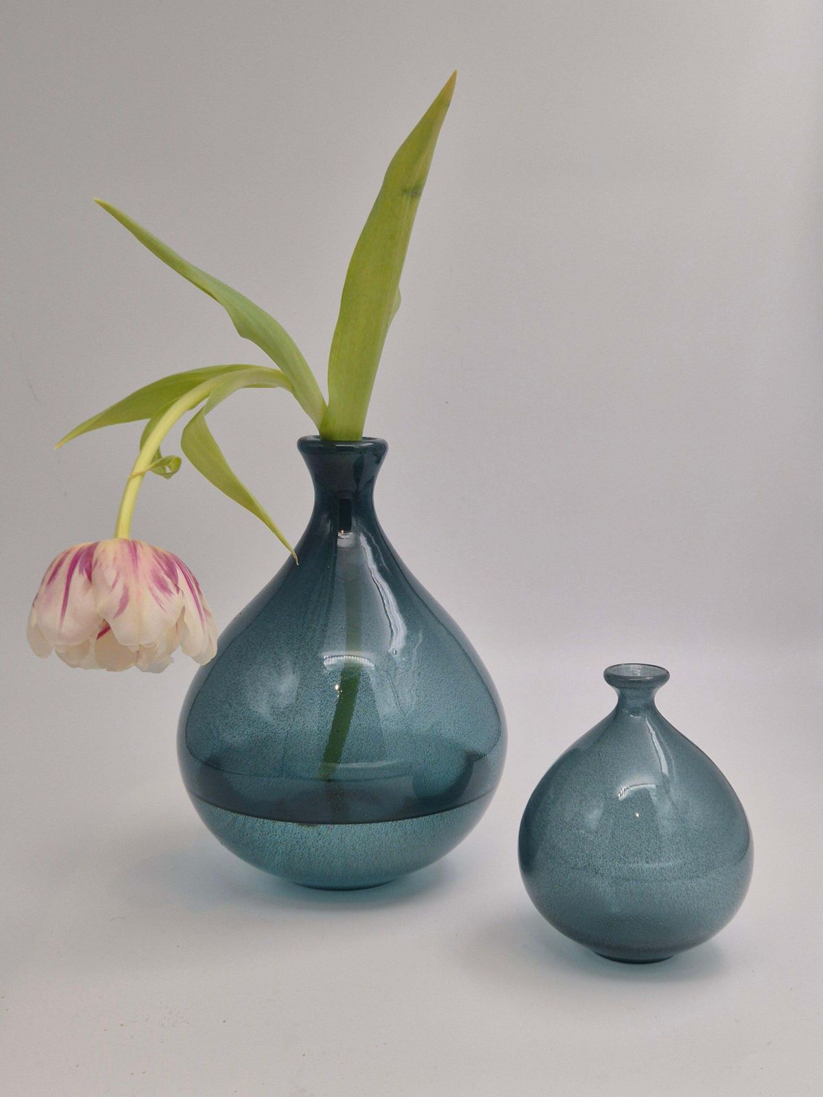 Erik Höglund, Ballon Shapes Vase In Blue Glass For Boda Sweden, Mid1900s. photo vinterior