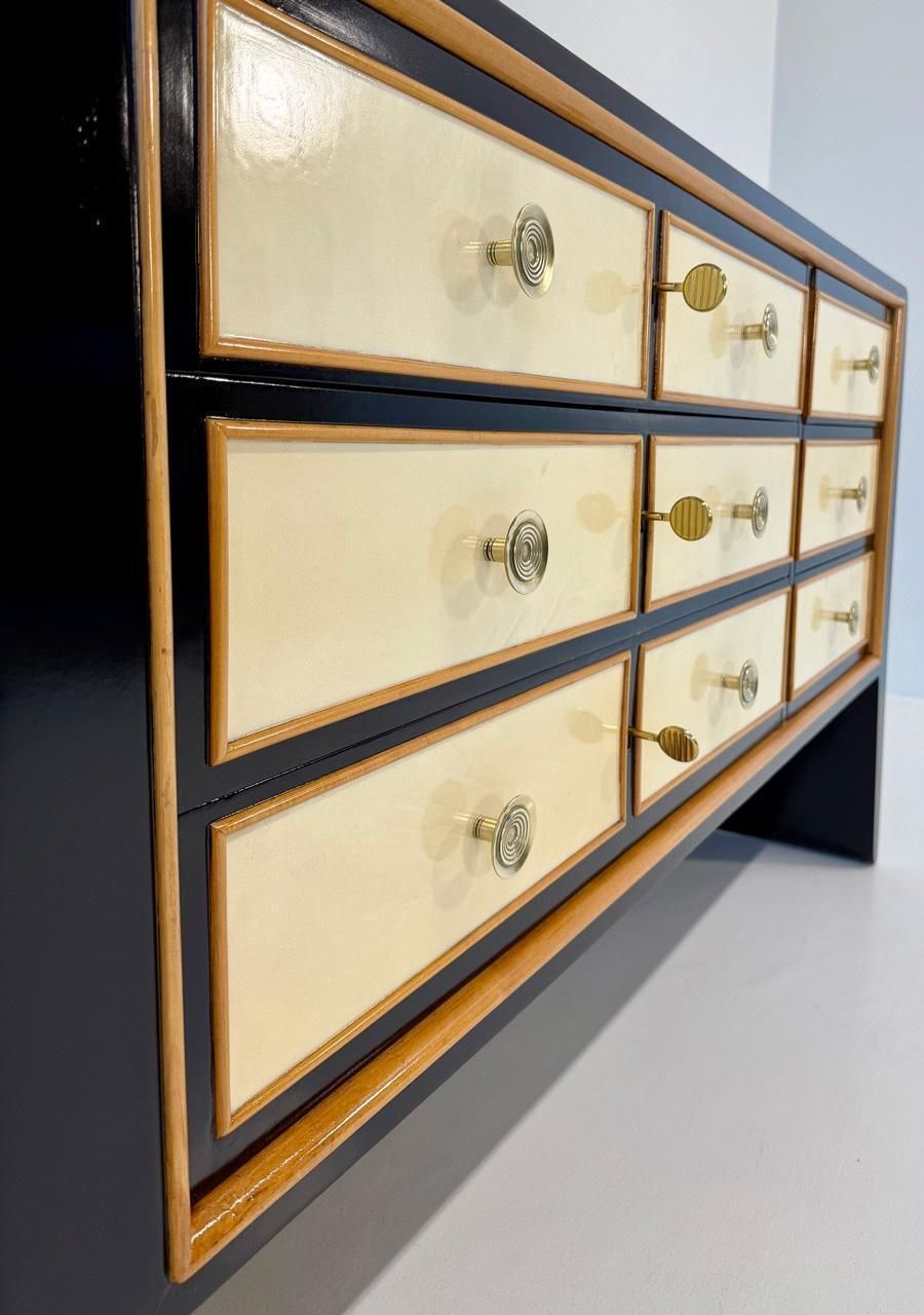 photo furniture Italian Art Deco Dresser By Paolo Buffa In Maple, Lacquer And Parchment, 1940s