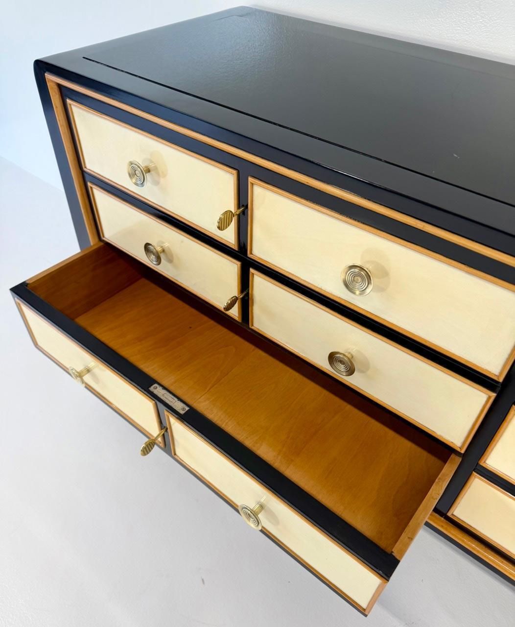 photo vinterior Italian Art Deco Dresser By Paolo Buffa In Maple, Lacquer And Parchment, 1940s