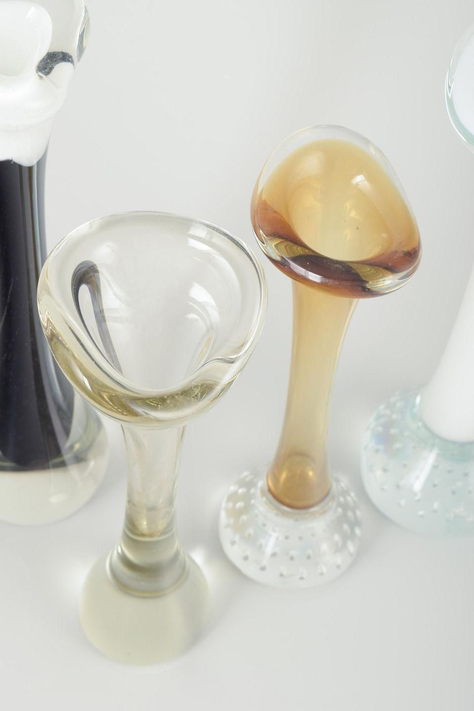 Quatre vases en verre artistique Paul Kedelv pour Flygsfors et autres, milieu du XXe siècle photo for sale