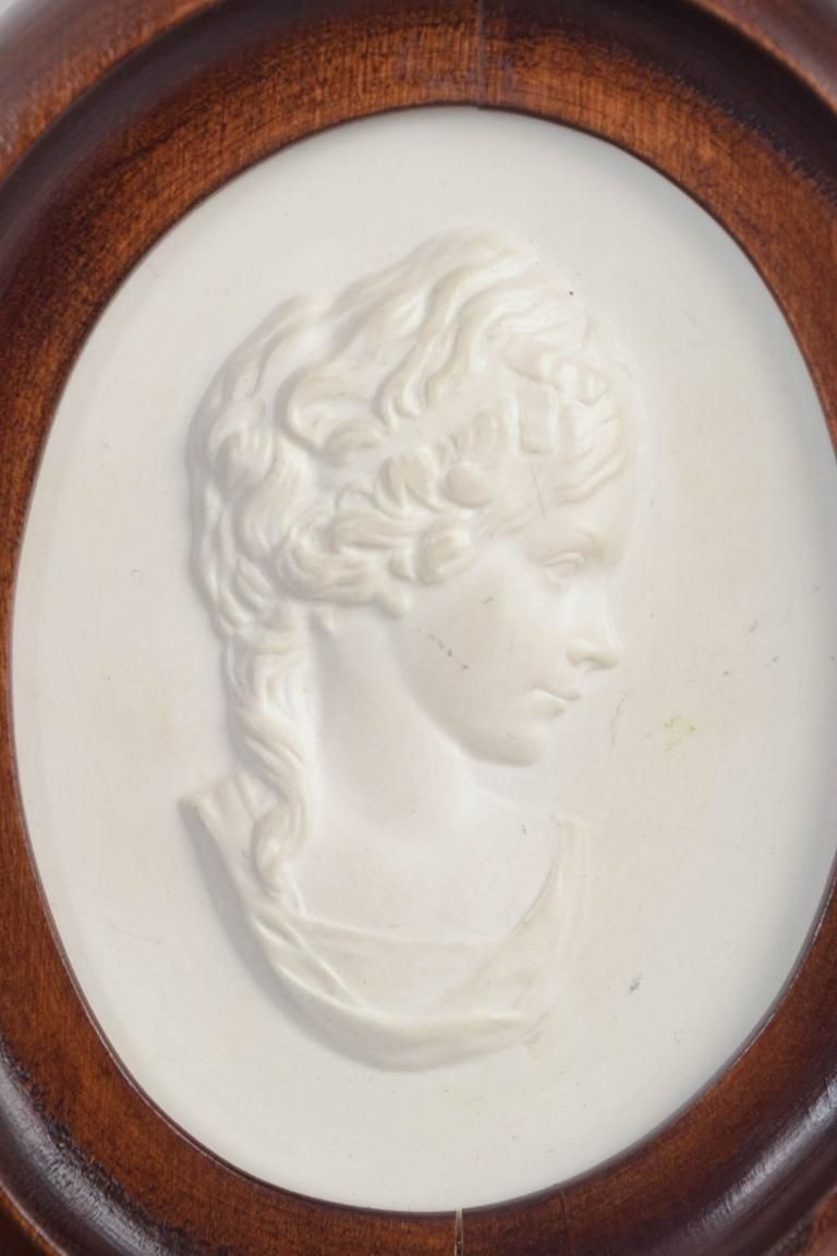 Meissen. Oval Relief Plaque In Biscuit Porcelain With Female Profile Portrait. photo furniture