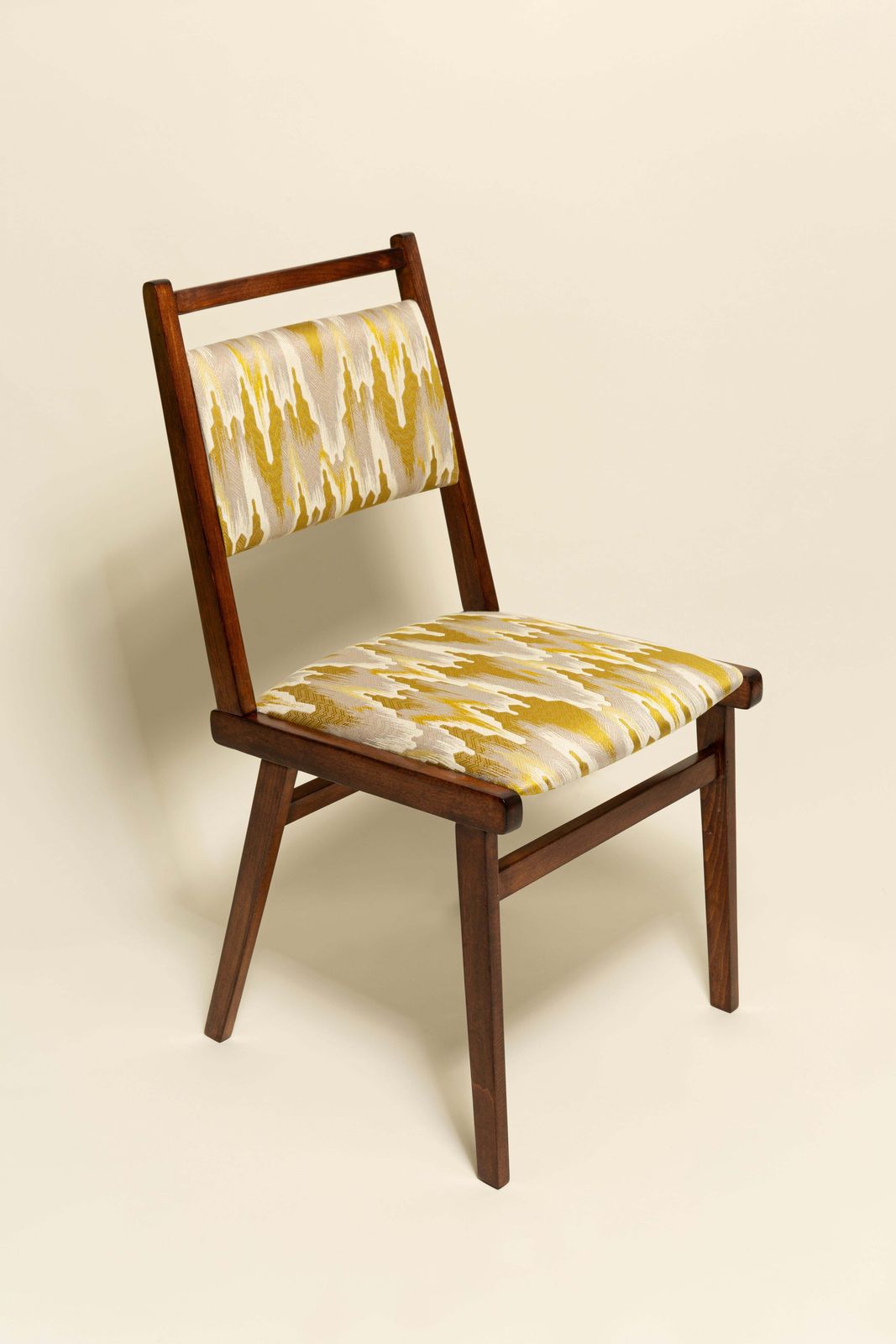 Mid-Century Jar Chair, Yellow Fandago Jacquard van Dedar, Polen, Europa, jaren 1960. photo furniture