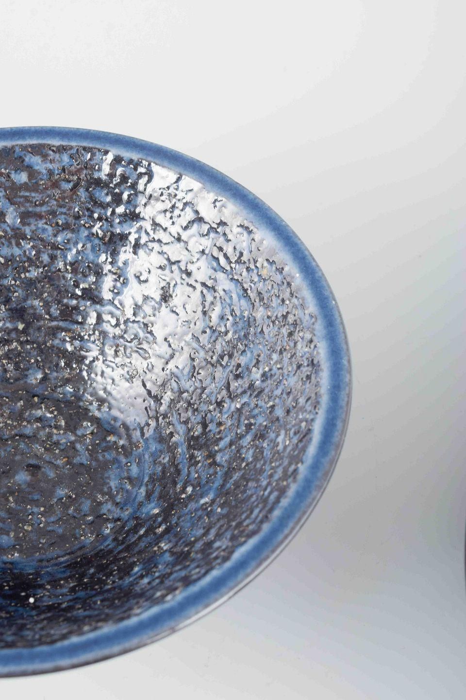 Ingrid Atterberg voor Upsala Ekeby. Twee stoneware schalen met donkerblauwe glazuur. photo for sale