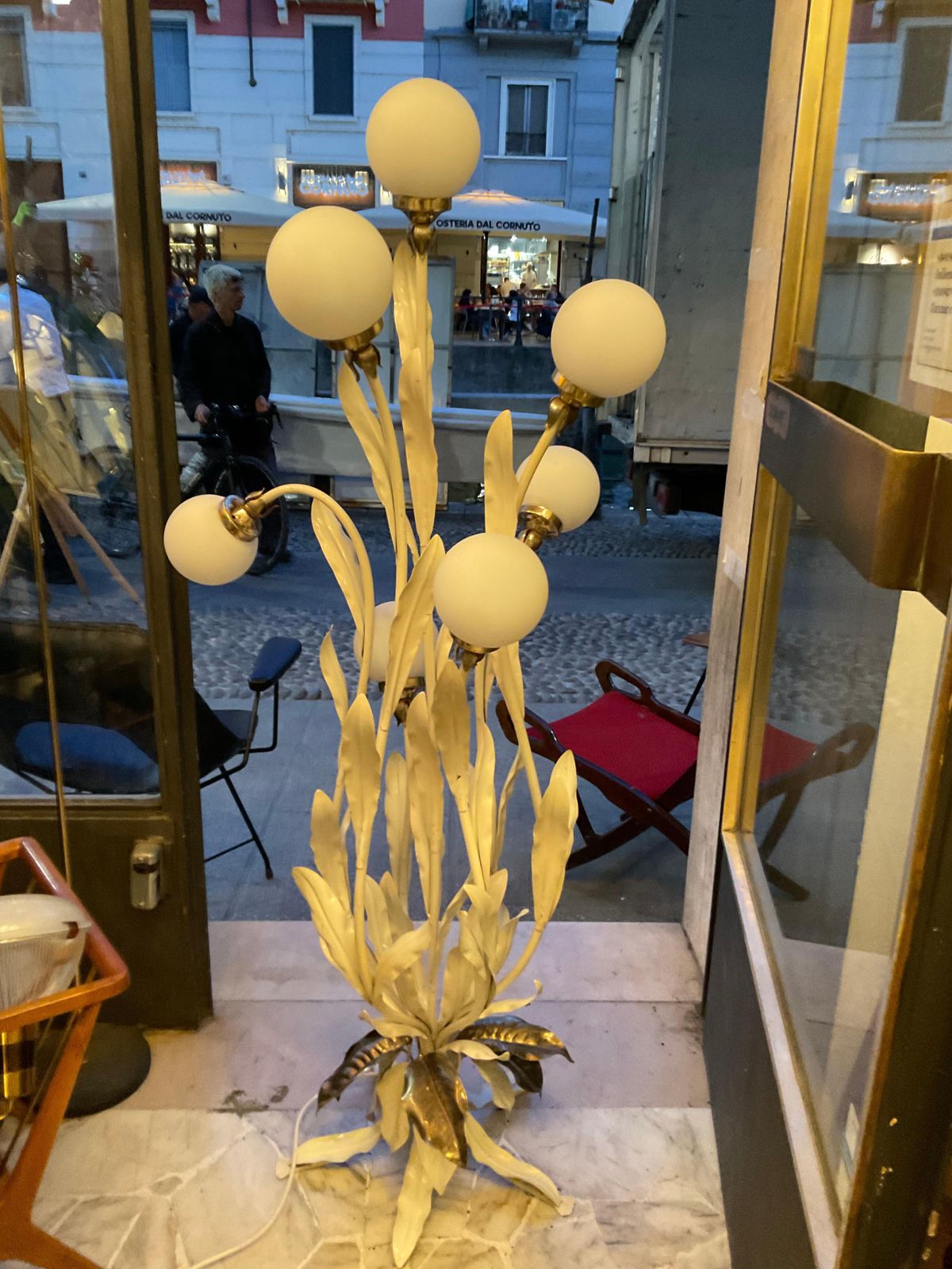Floor Lamp   White Lacquered Metal é White Glass Spheres .Italia 1970 photo Lighting