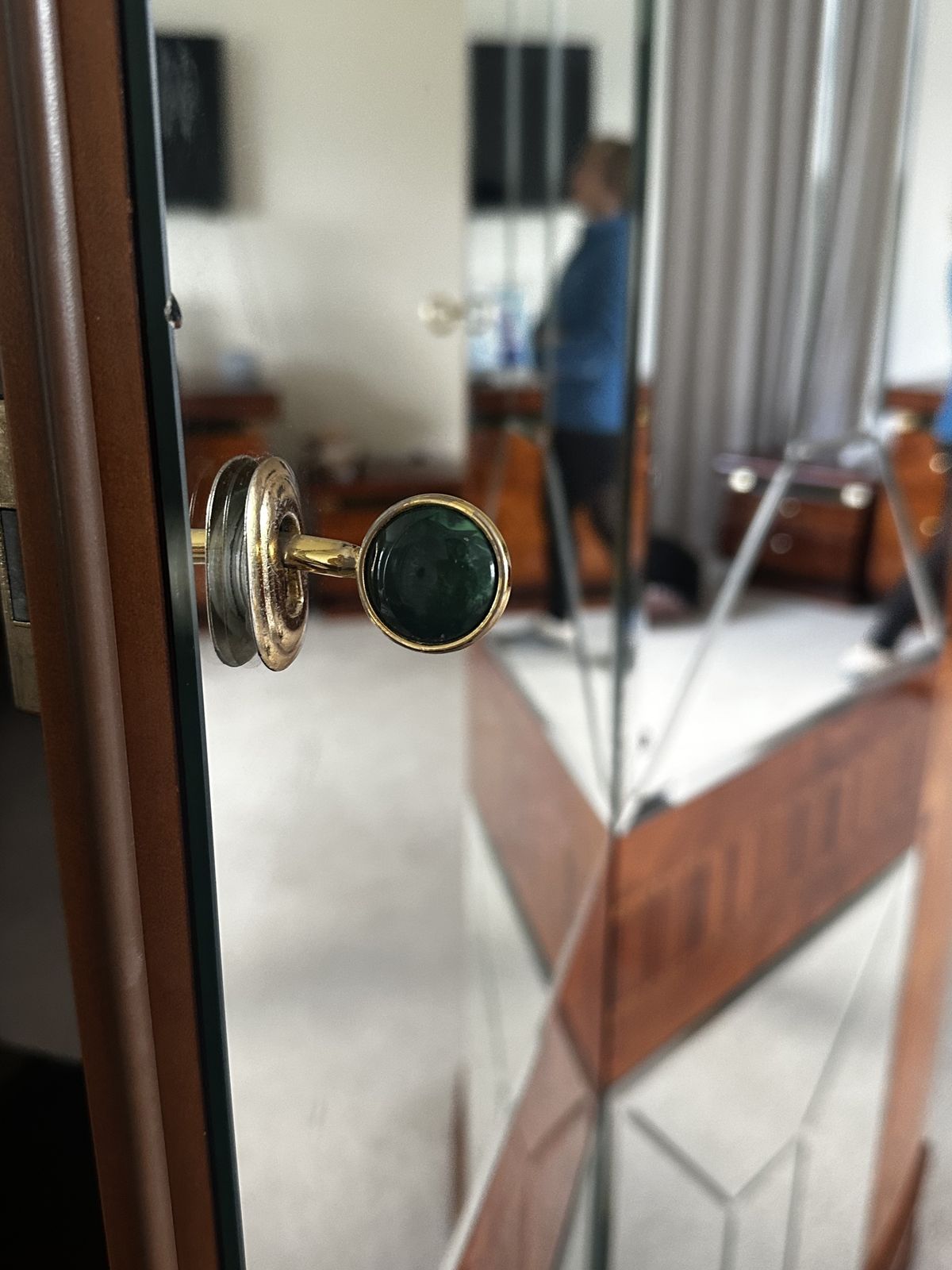 photo vinterior Spectacular Art Deco Revival Wardrobe + Chest Of Drawers + 2 X Side Cabinets. Featuring Highly Figured Burr Wood Veneers, Mirrored Geometric Panels, Marquetry Detailing, And A Piano Gloss Finish.