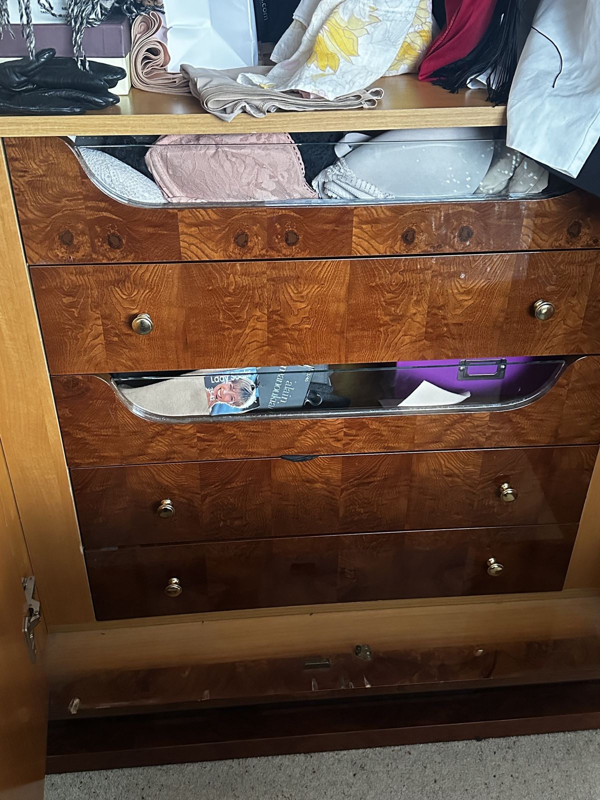 photo vintage Spectacular Art Deco Revival Wardrobe + Chest Of Drawers + 2 X Side Cabinets. Featuring Highly Figured Burr Wood Veneers, Mirrored Geometric Panels, Marquetry Detailing, And A Piano Gloss Finish.