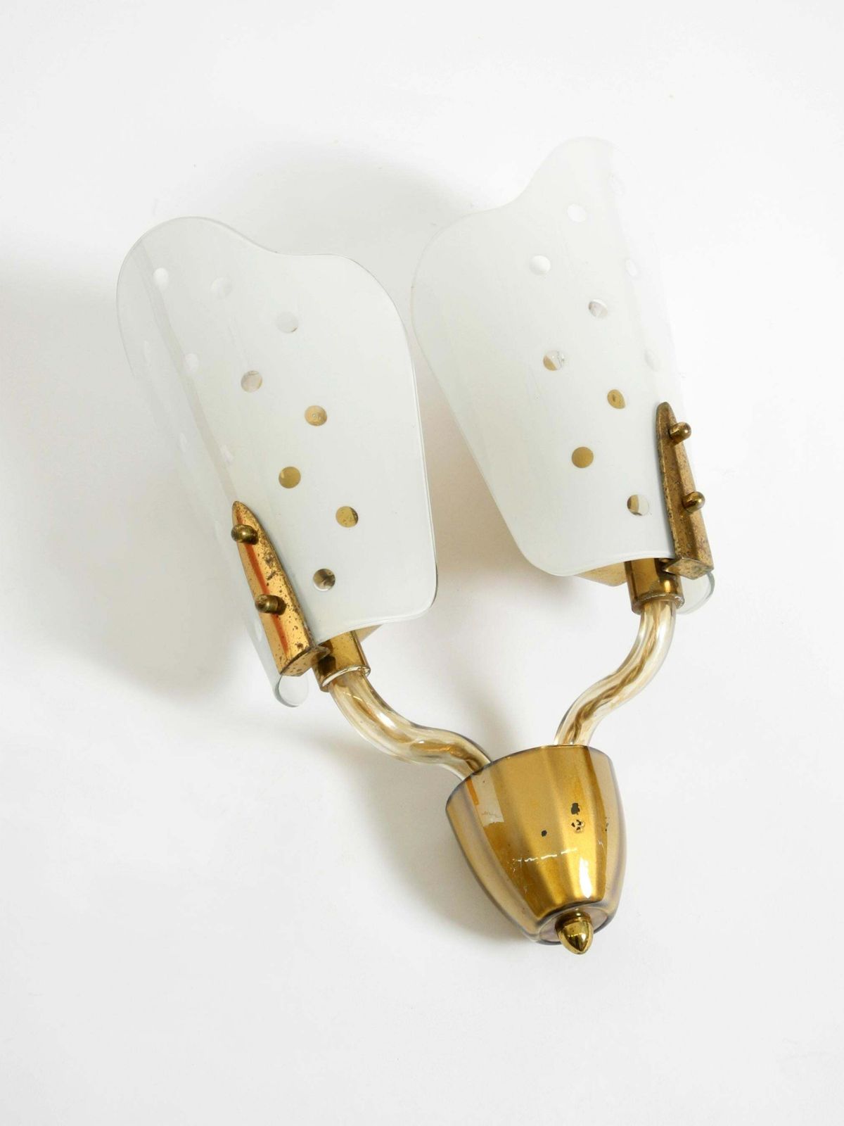 Grote mid-century modern wandlamp van messing en glas photo for sale