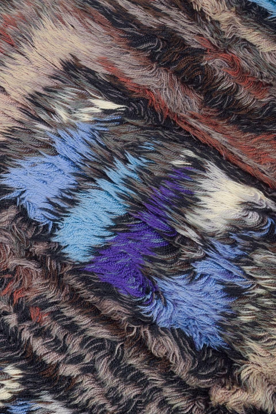 Tapis rya scandinave en laine, tons bleu, violet, brun et beige. photo for sale