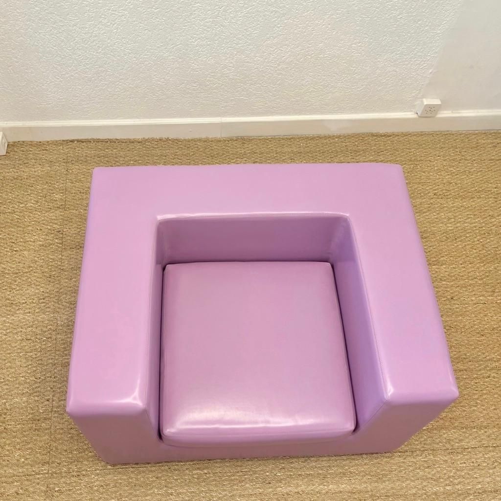 photo furniture 1/3 "Throw Away" Lilac Vinyl Armchair By Willie Landels, Zanotta Italy Ca. 1960s