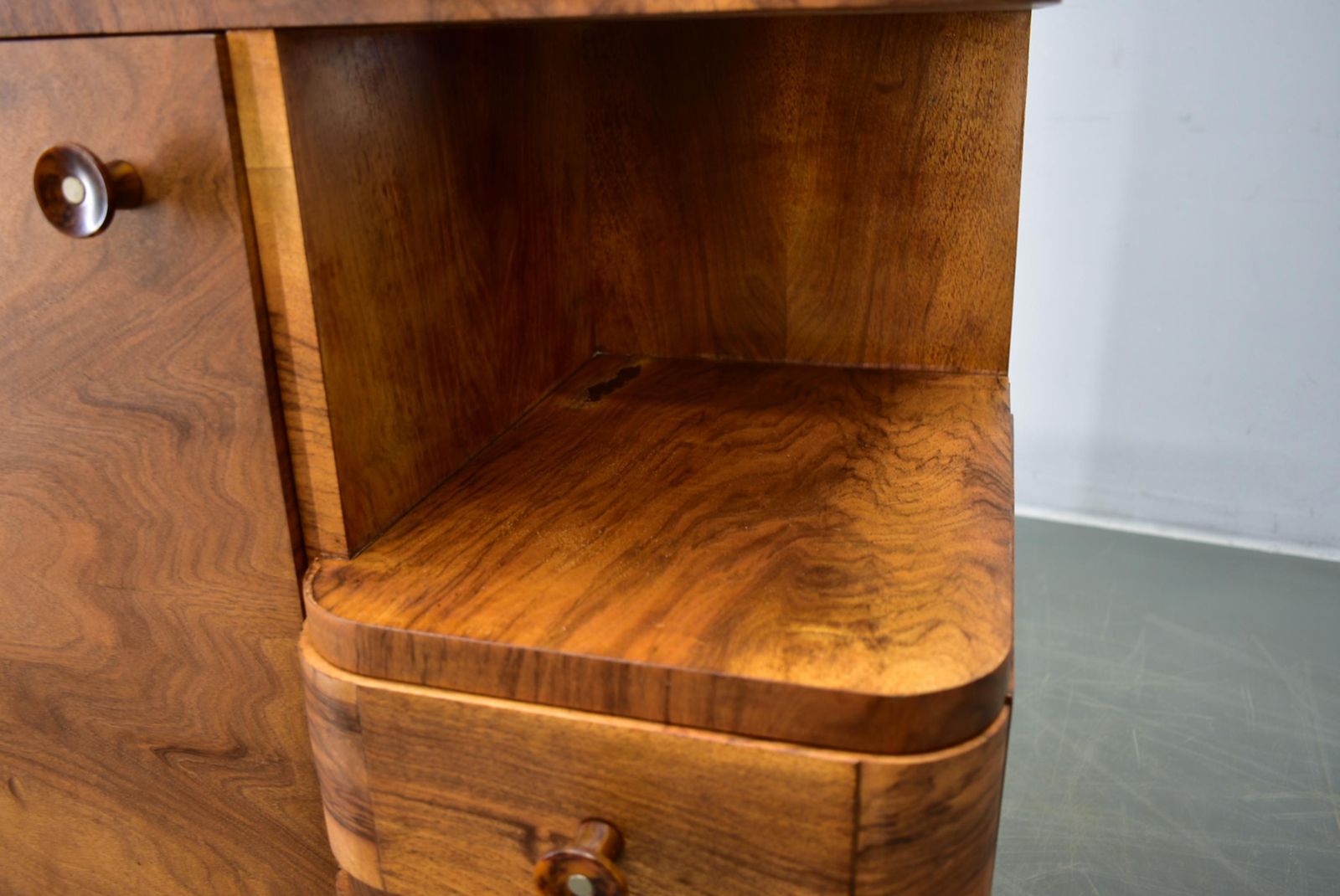photo furniture Paar art deco nachtkastjes uit 1937, Tsjecho-Slowakije